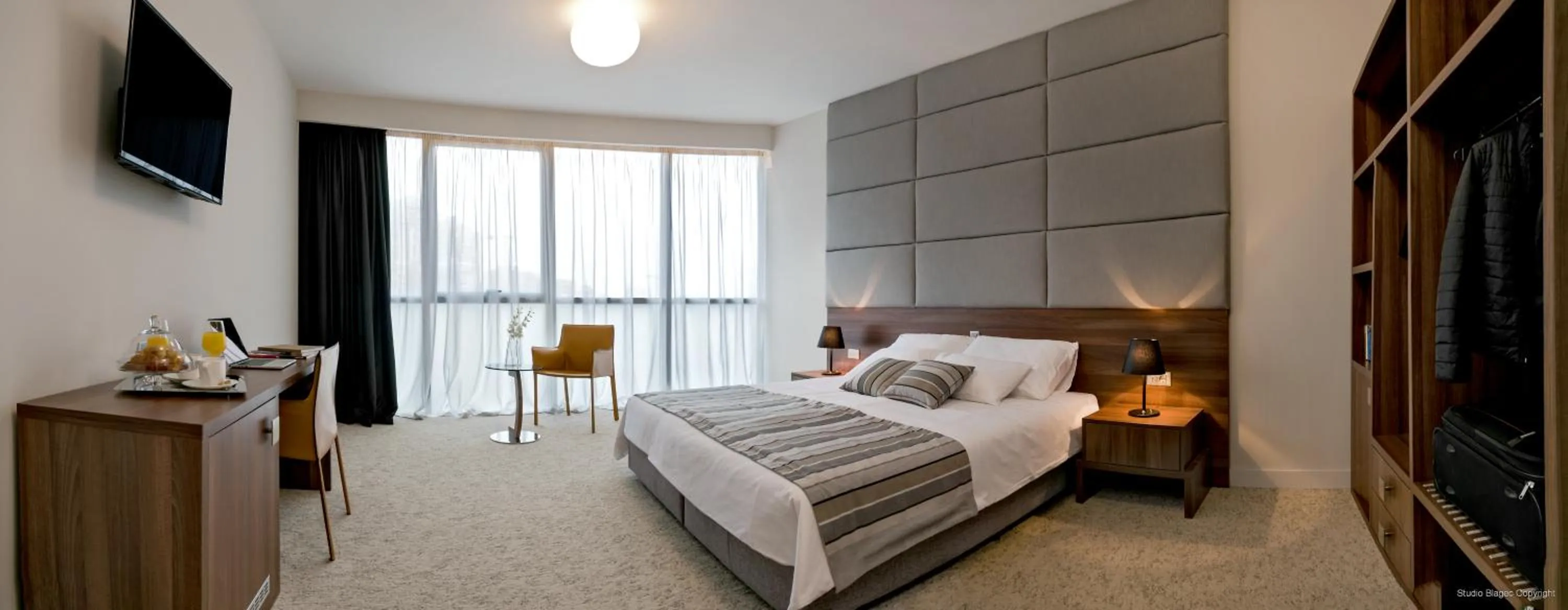 Photo of the whole room, Bed in Priska Med Luxury Rooms