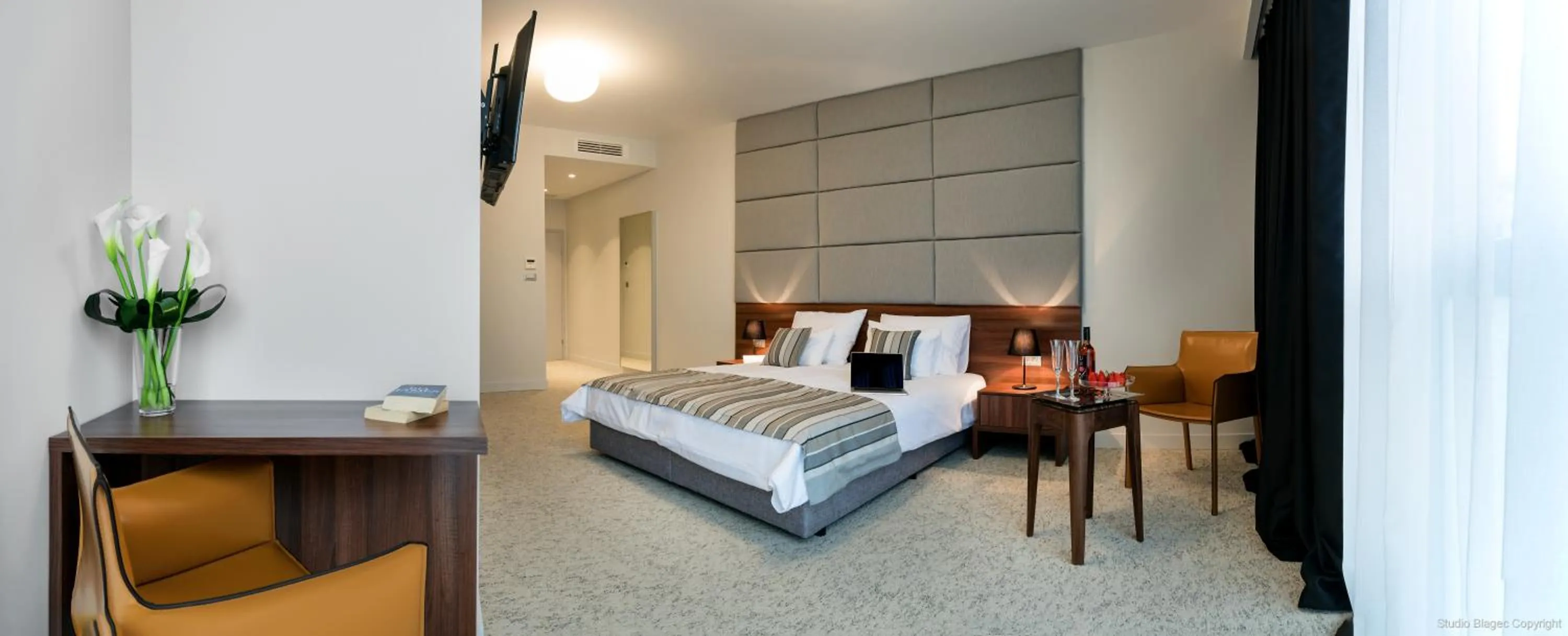 Photo of the whole room, Bed in Priska Med Luxury Rooms