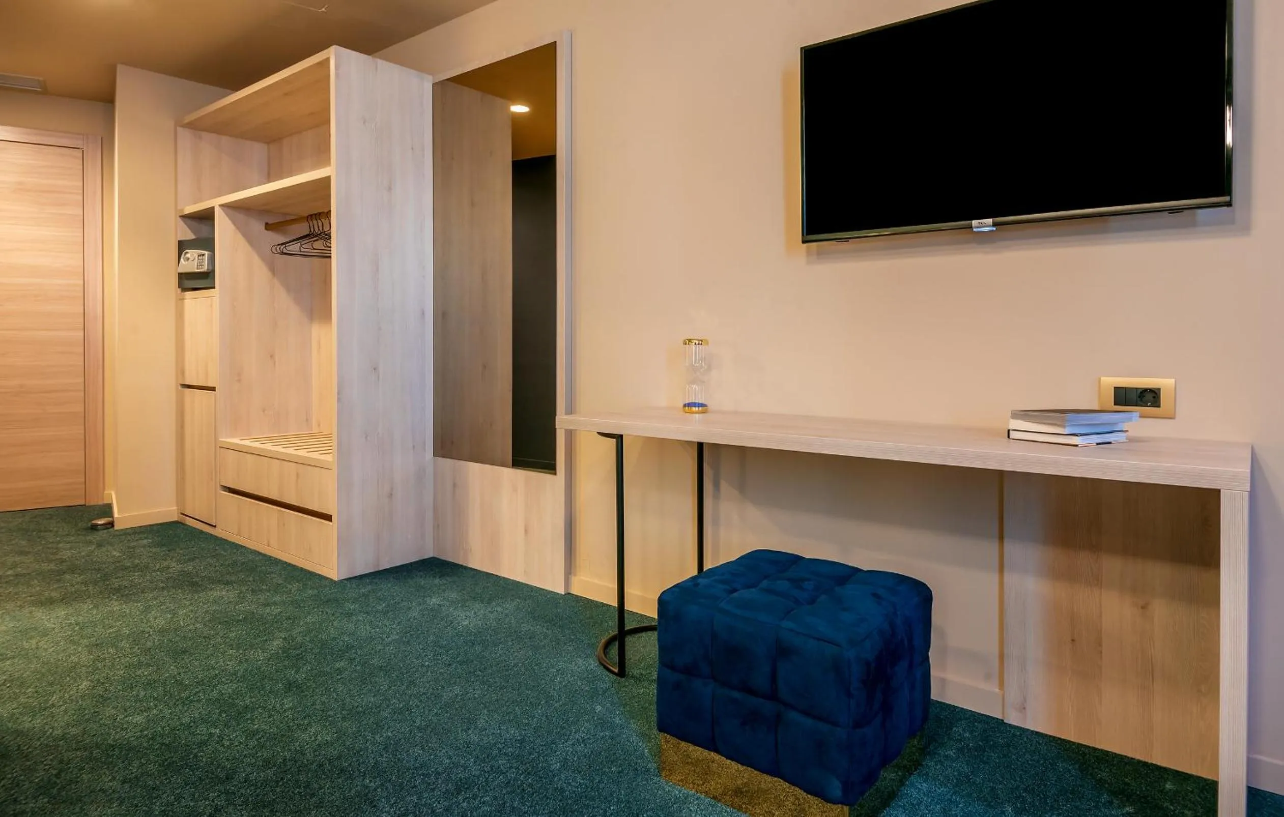 TV and multimedia in Priska Med Luxury Rooms