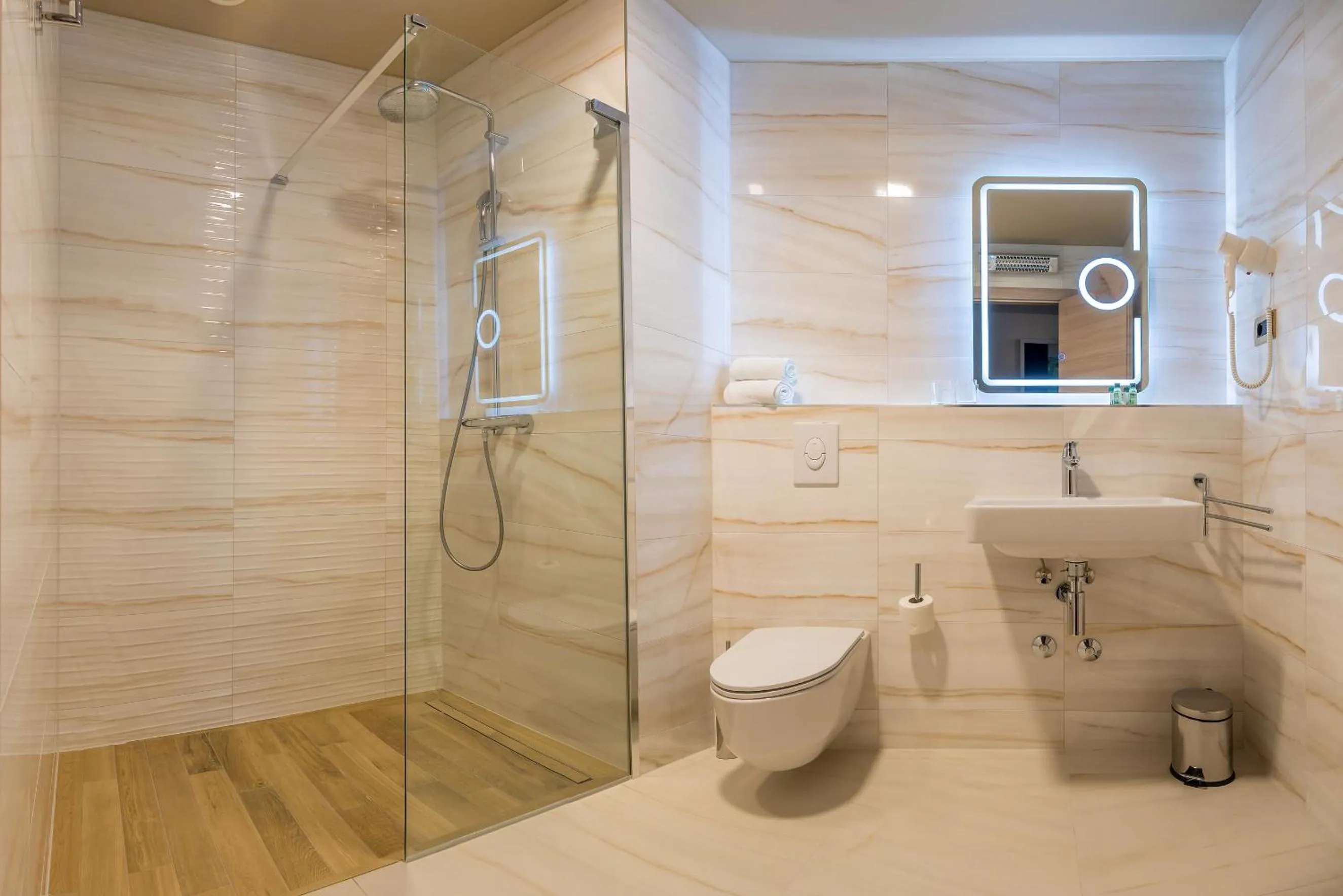 Shower in Priska Med Luxury Rooms