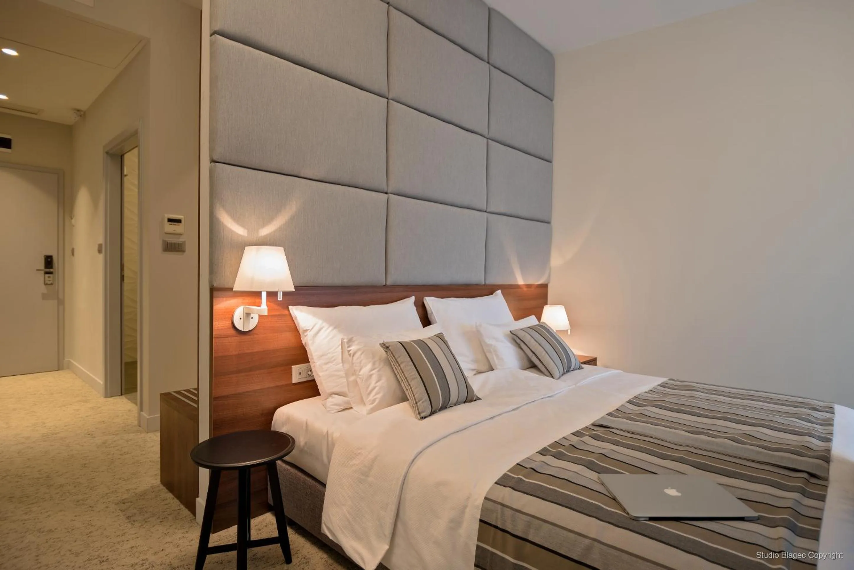 Bed in Priska Med Luxury Rooms