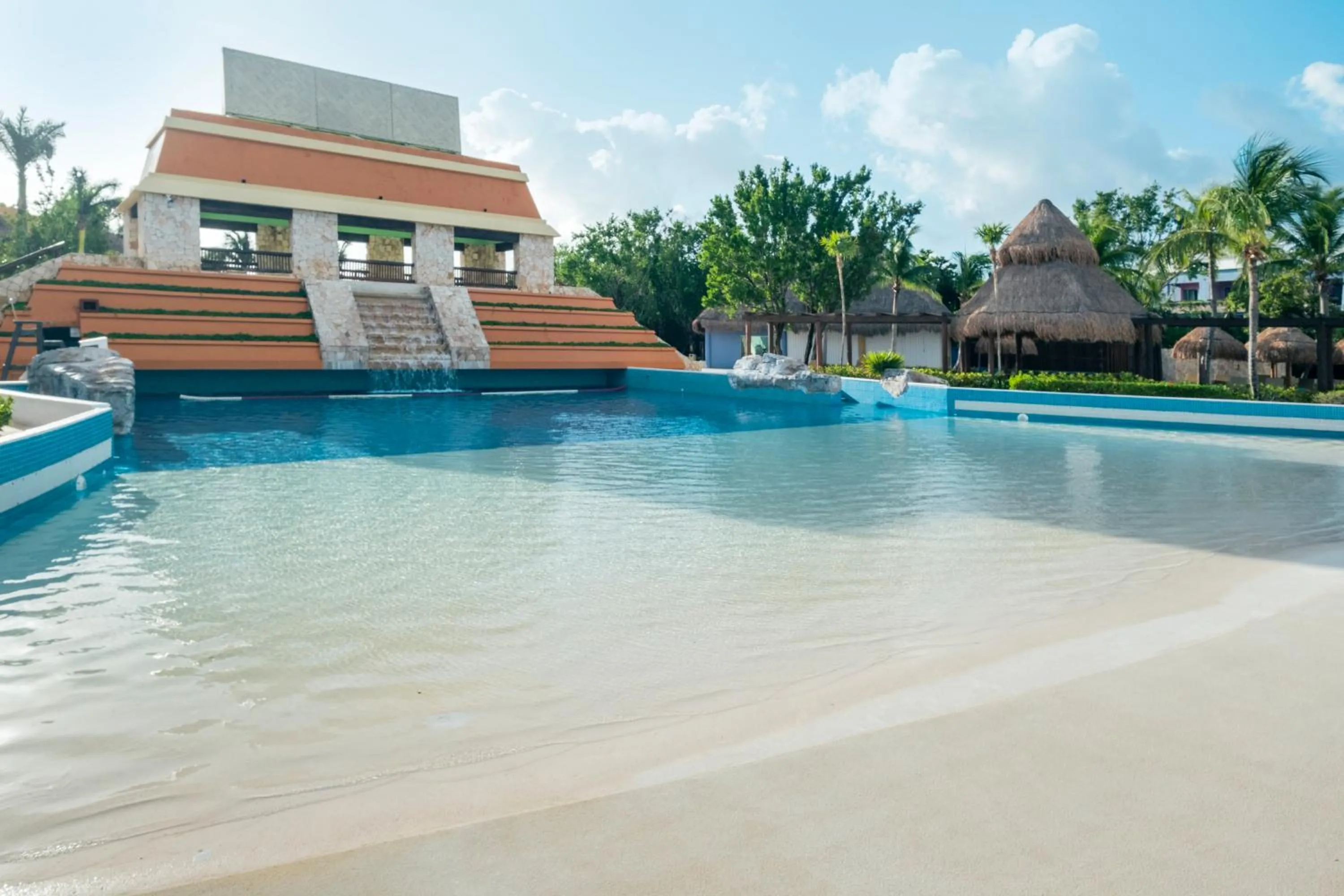 Swimming pool in Iberostar Selection Paraíso Lindo - All Inclusive
