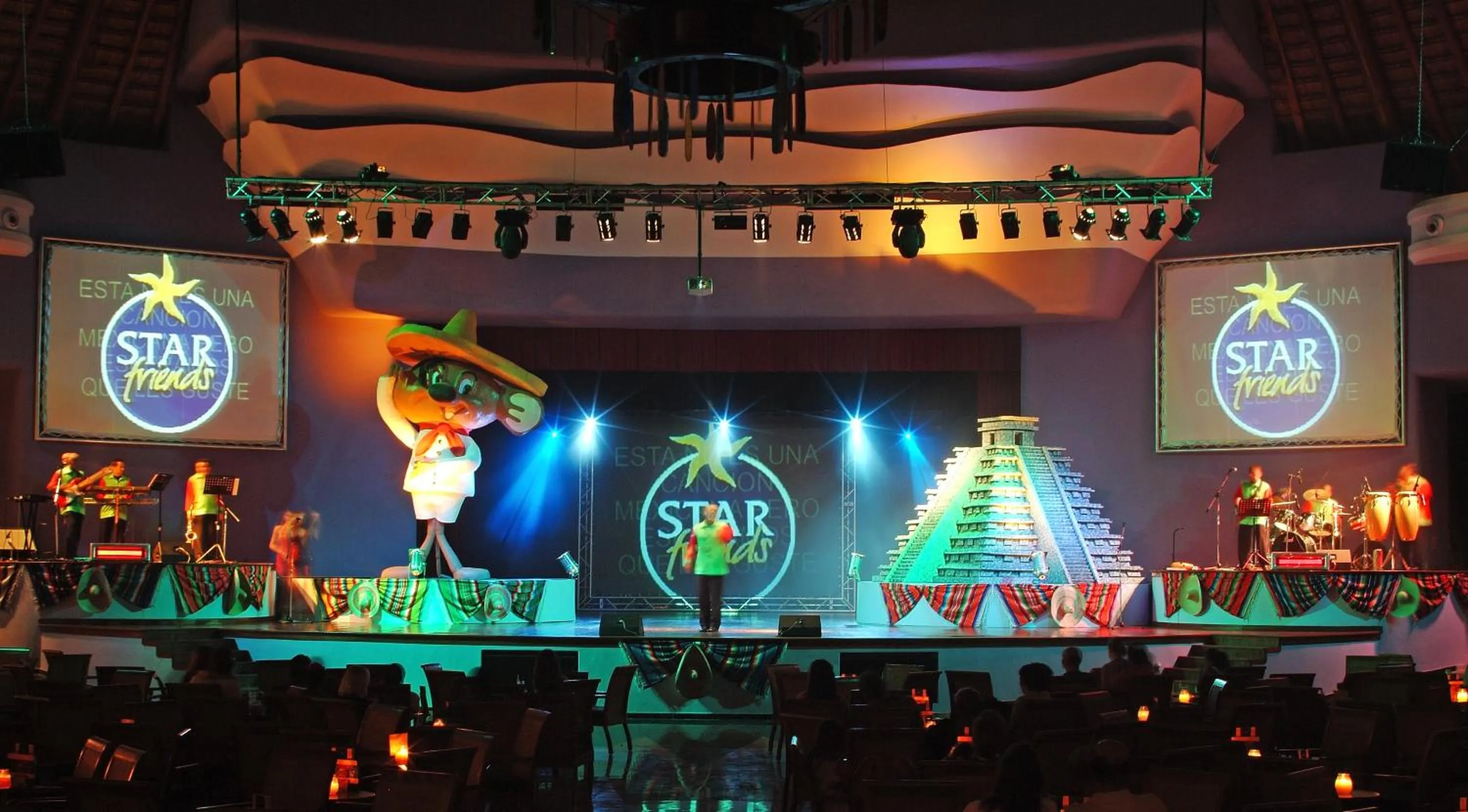 Evening entertainment in Iberostar Selection Paraíso Lindo - All Inclusive