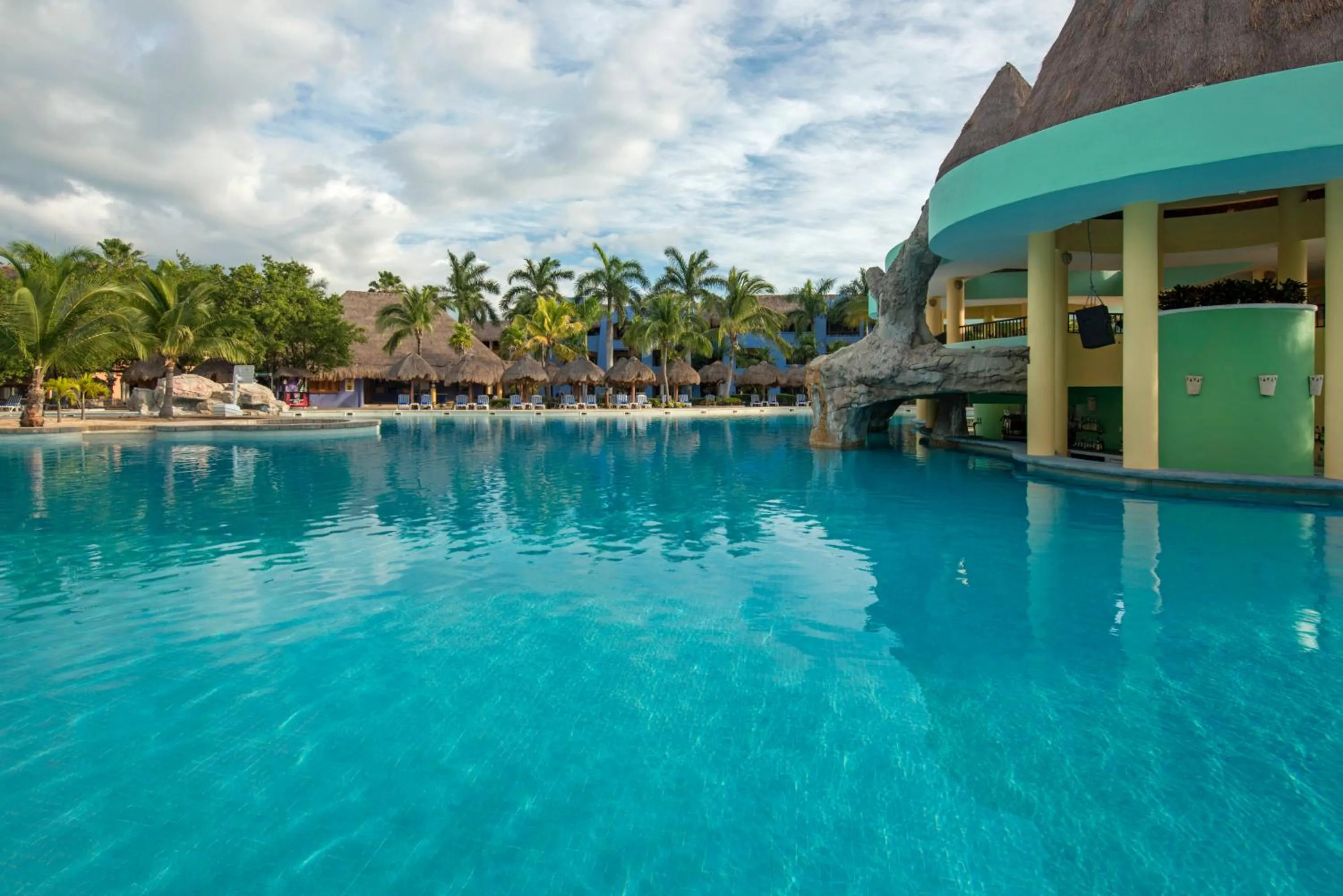 Swimming pool in Iberostar Selection Paraíso Lindo - All Inclusive