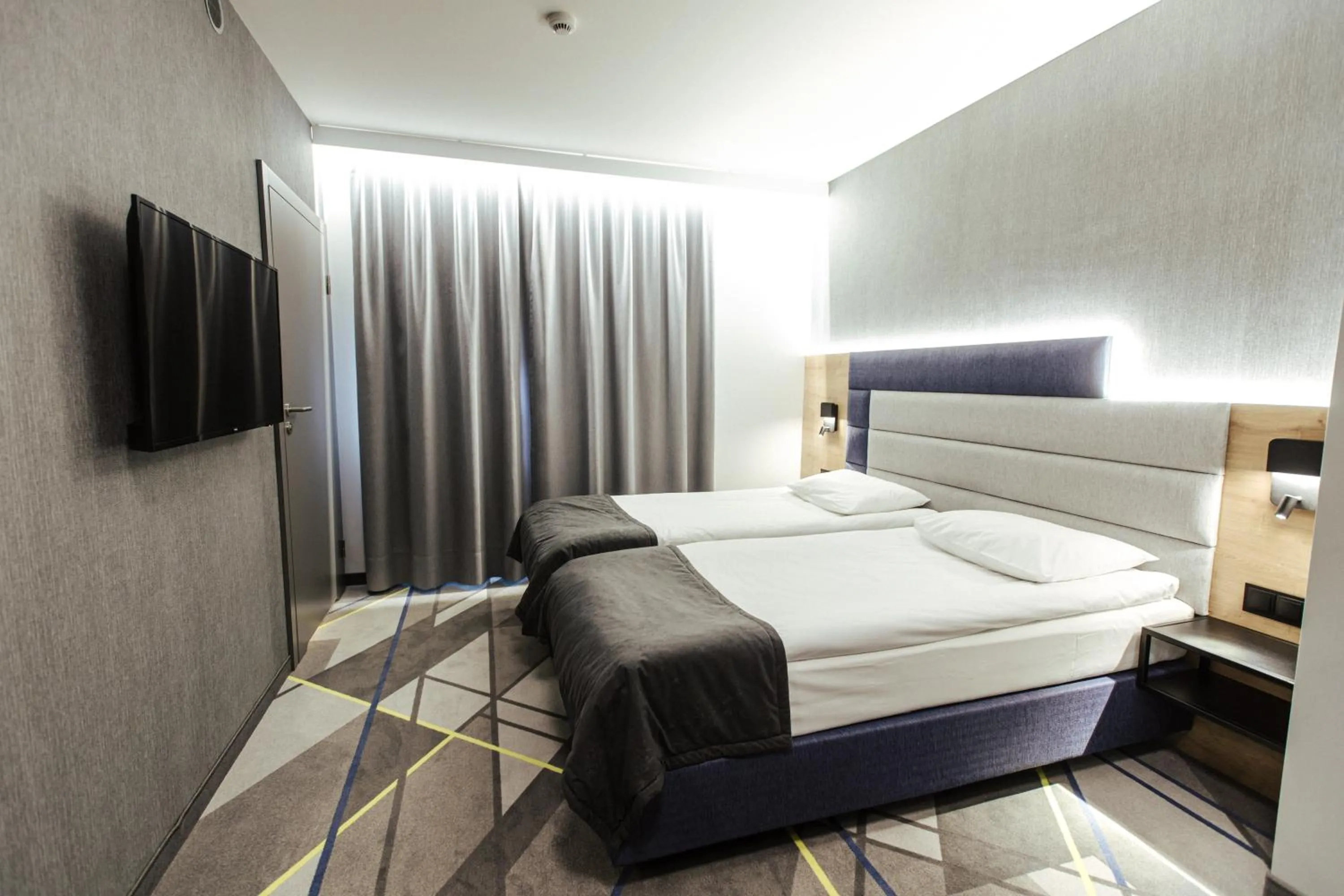 Photo of the whole room, Bed in Air Hotel