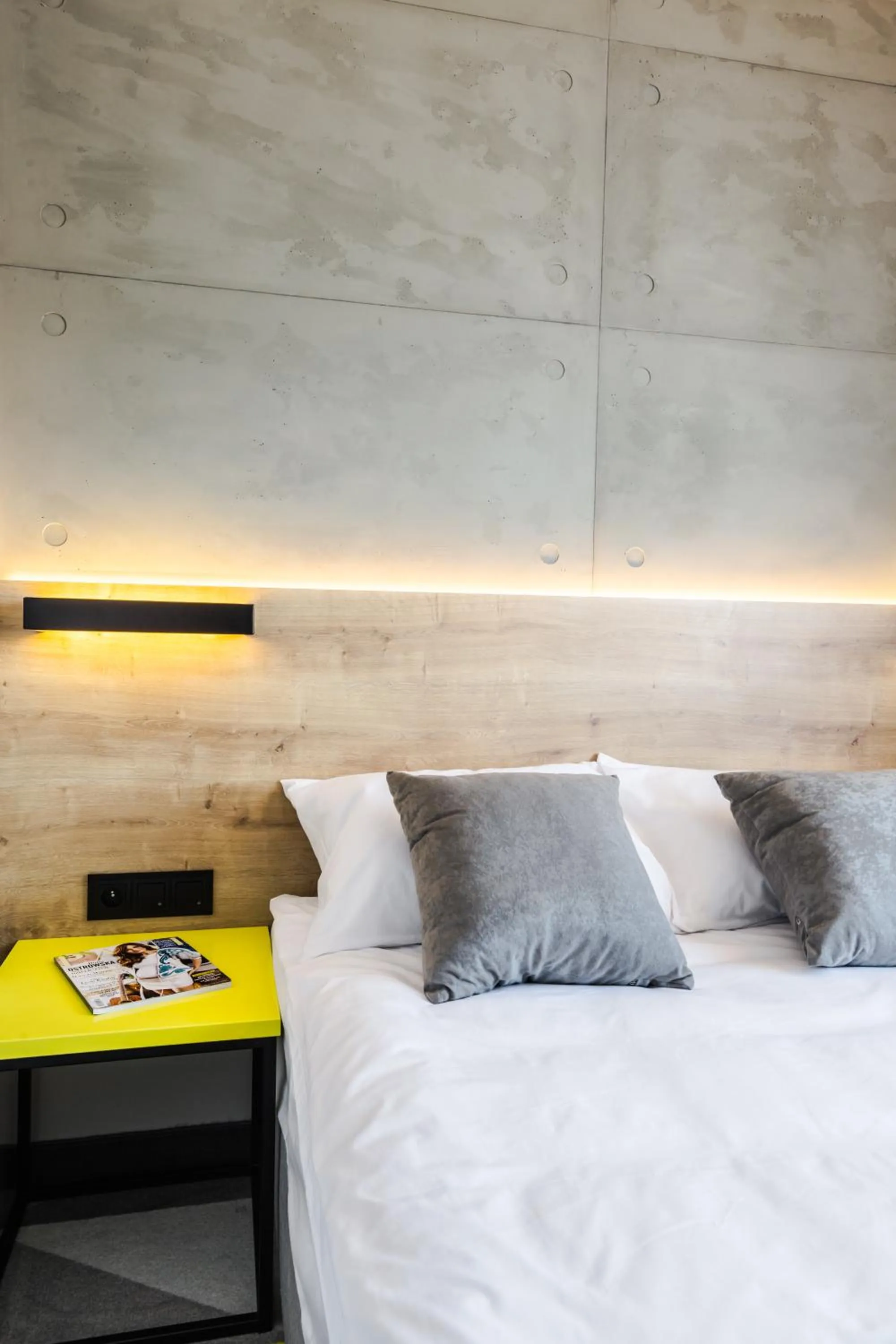 Photo of the whole room, Bed in Air Hotel