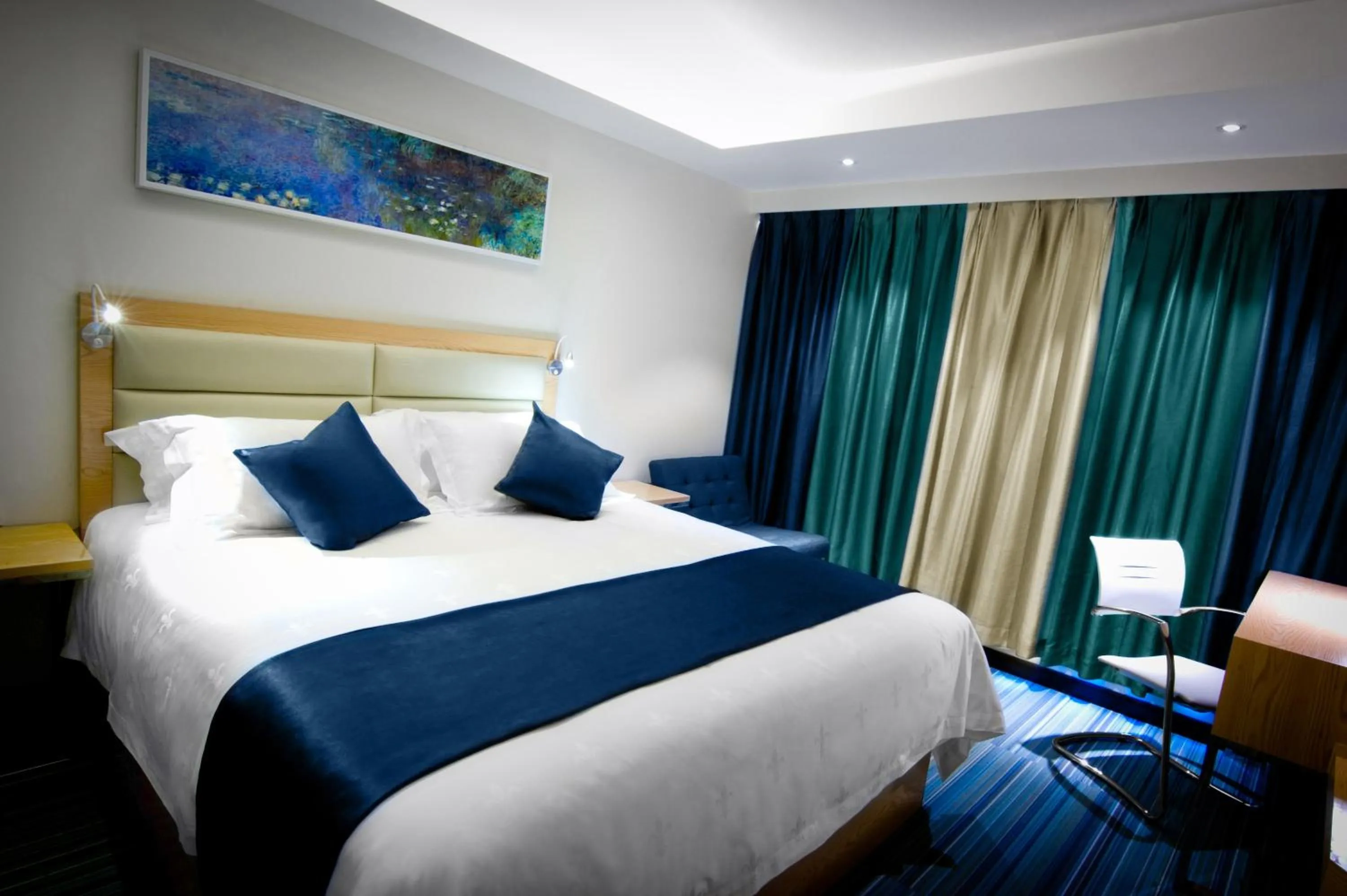 Bed in Lyz Business Hotel