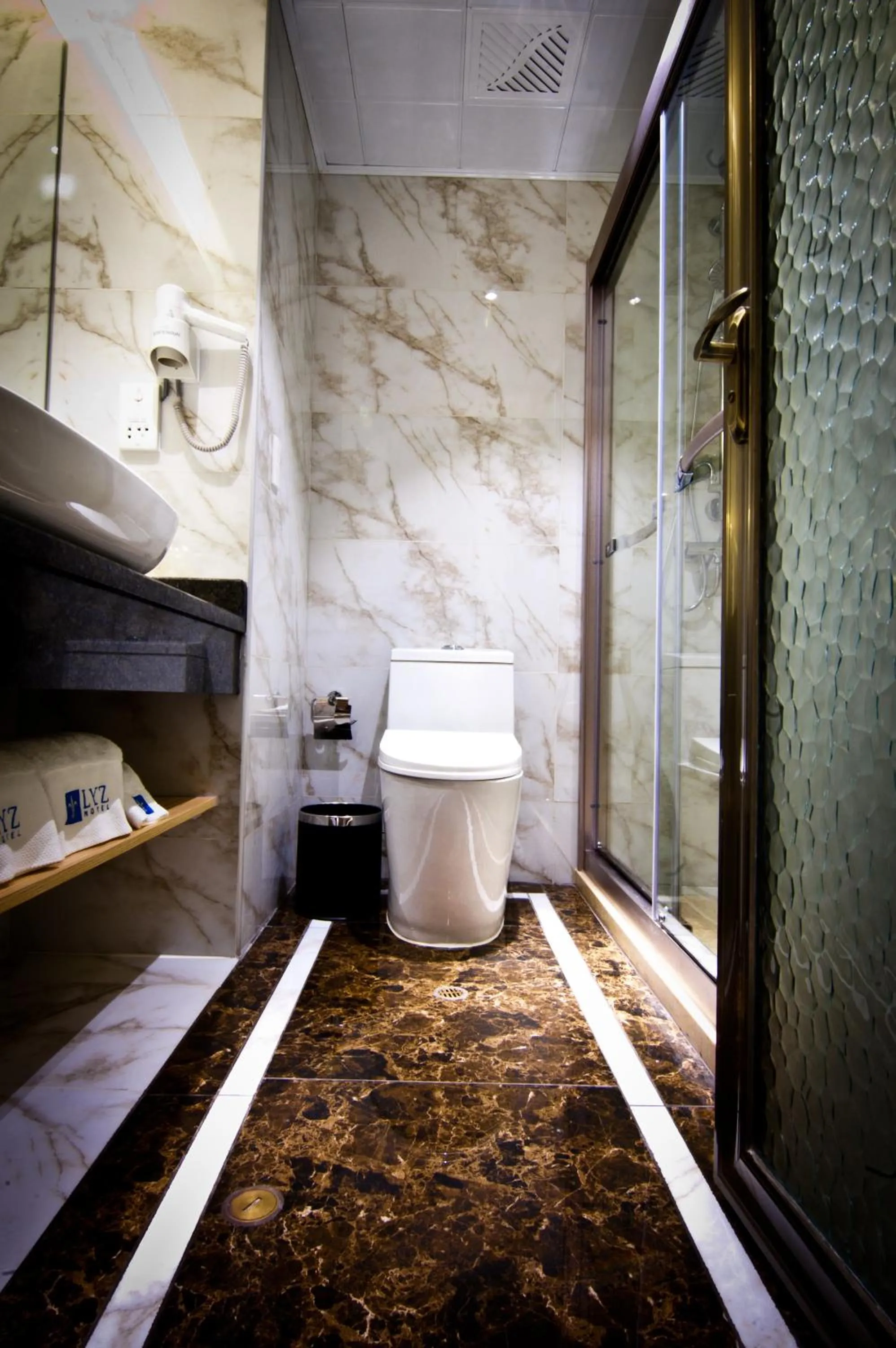 Bathroom in Lyz Business Hotel