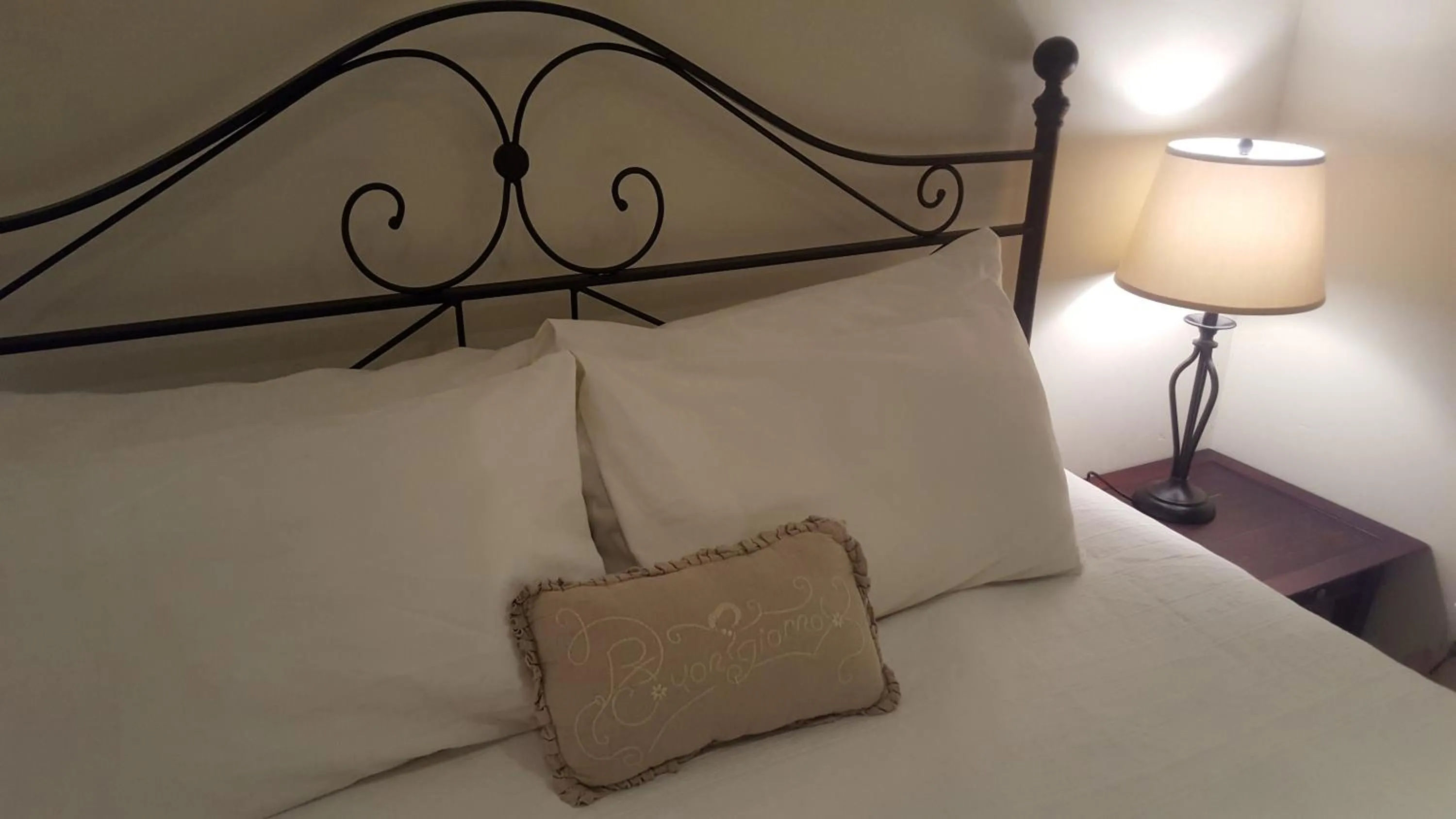 Decorative detail, Bed in Hotel Minturn