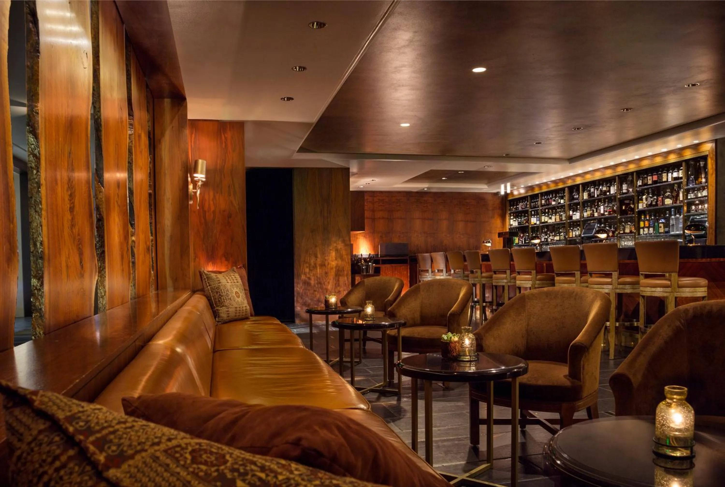 Lounge or bar in Rosewood Sand Hill