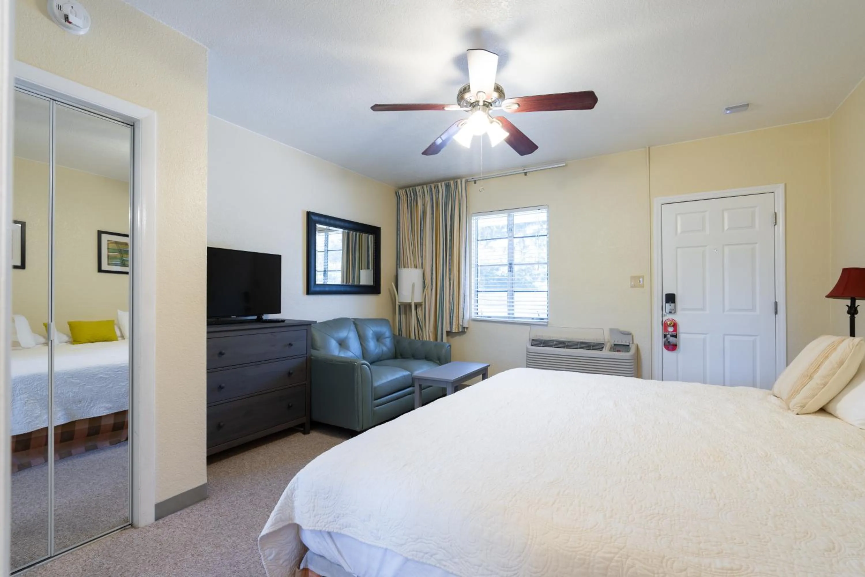 Photo of the whole room, Bed in Mar Bay Exclusive Suites