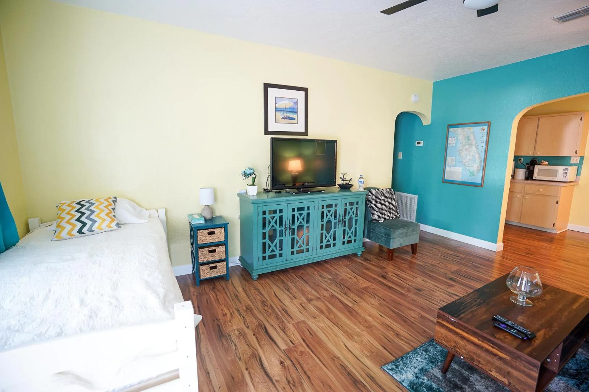 TV and multimedia in Mar Bay Exclusive Suites