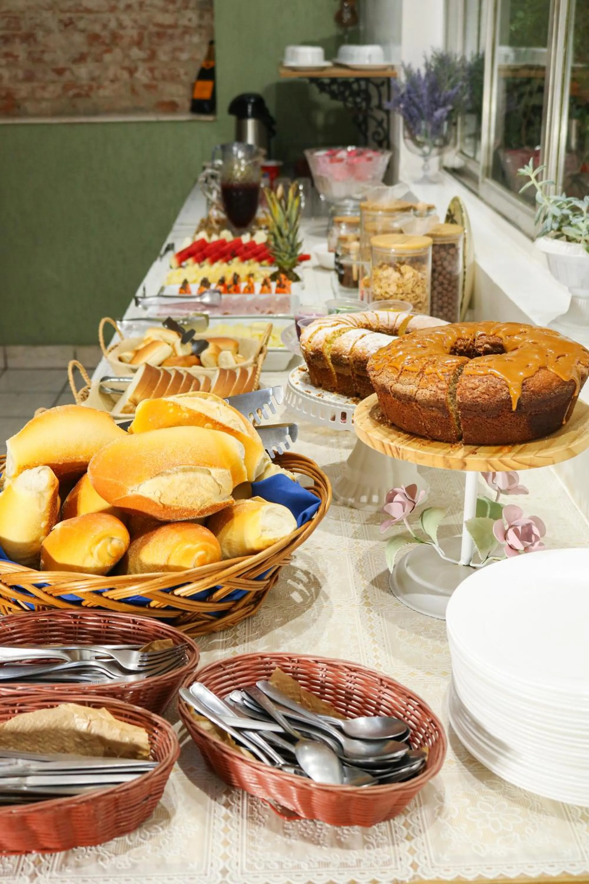 Buffet breakfast in Pousada dos Franceses