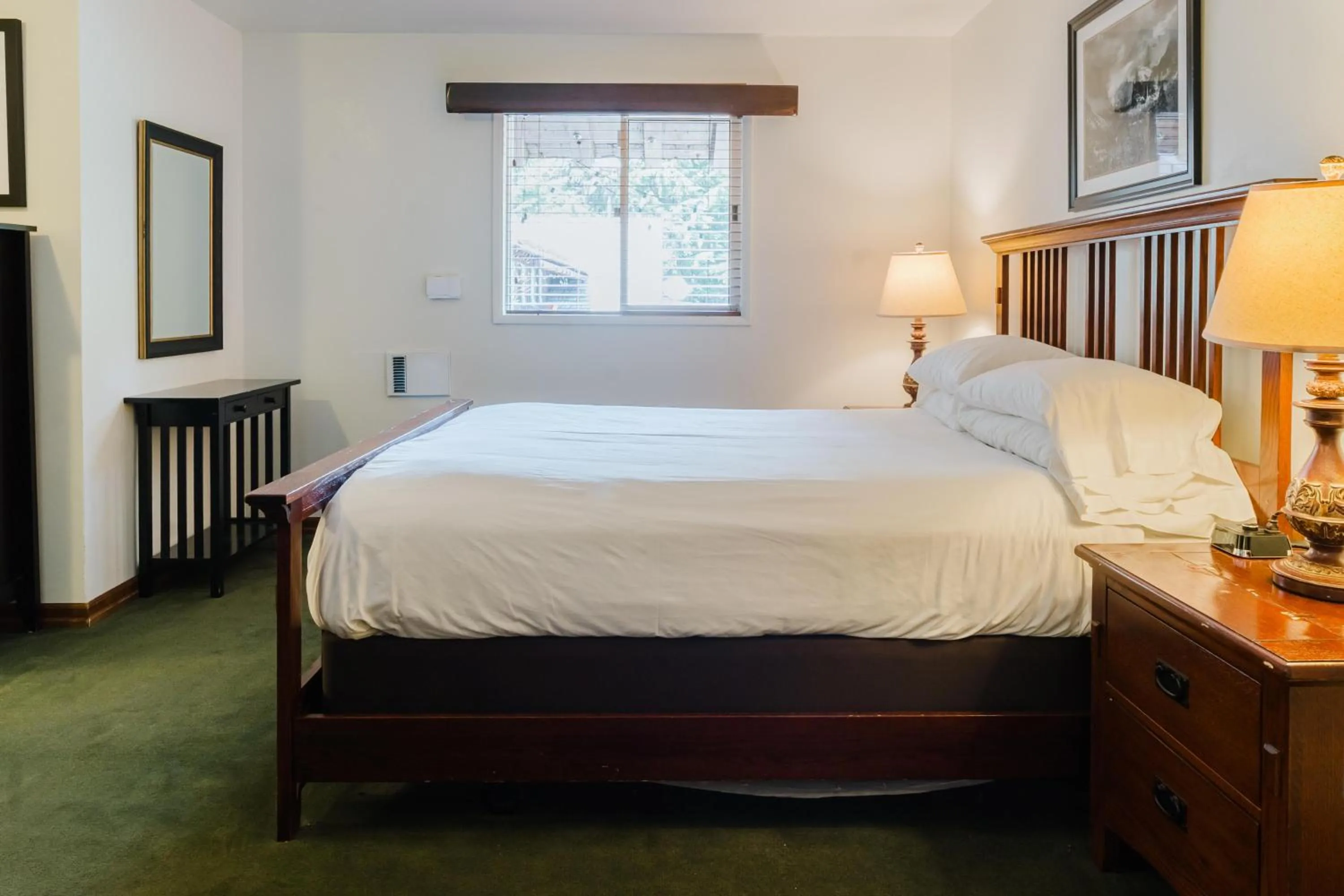 Photo of the whole room, Bed in Crystal Mountain Hotels