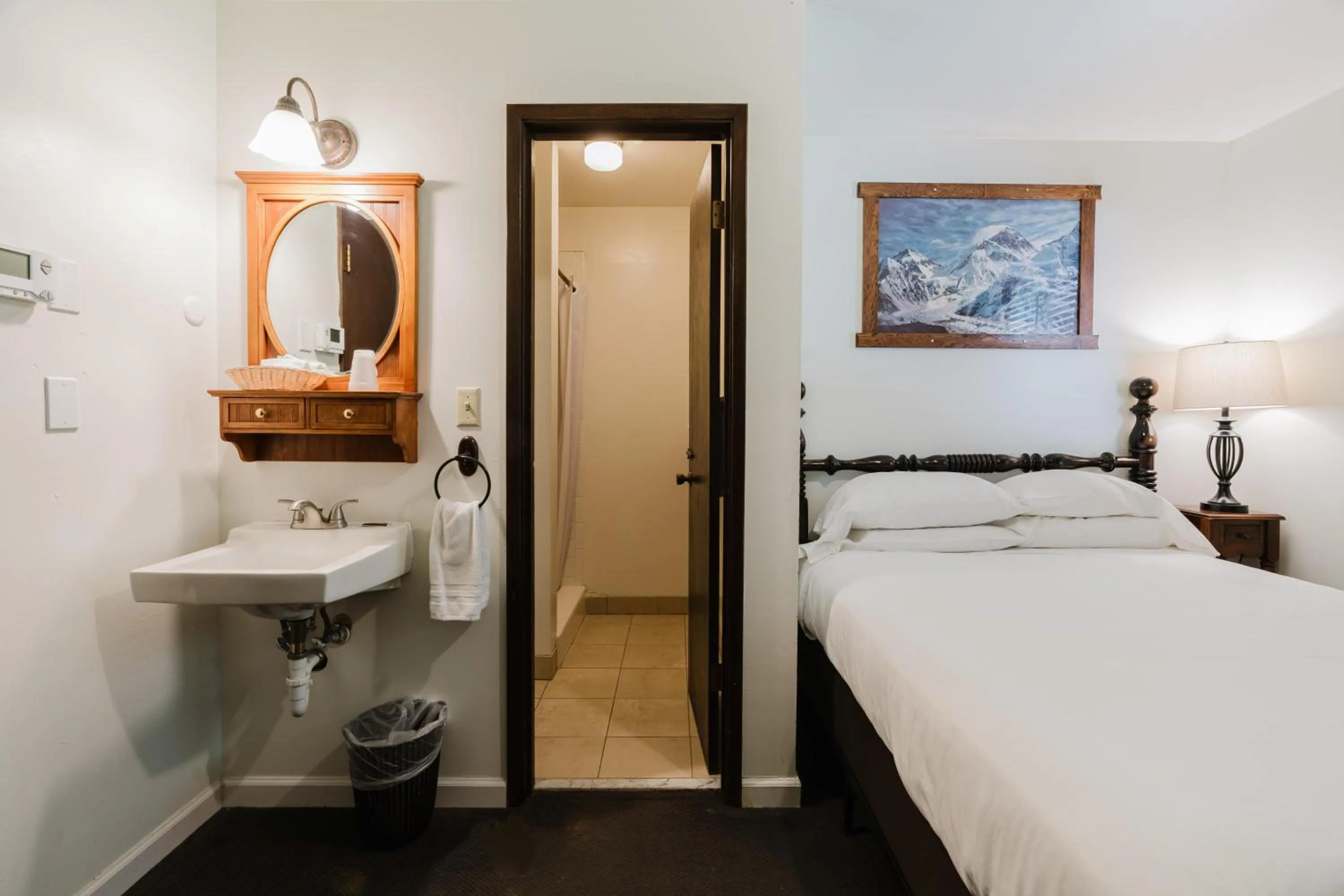 Photo of the whole room, Bed in Crystal Mountain Hotels