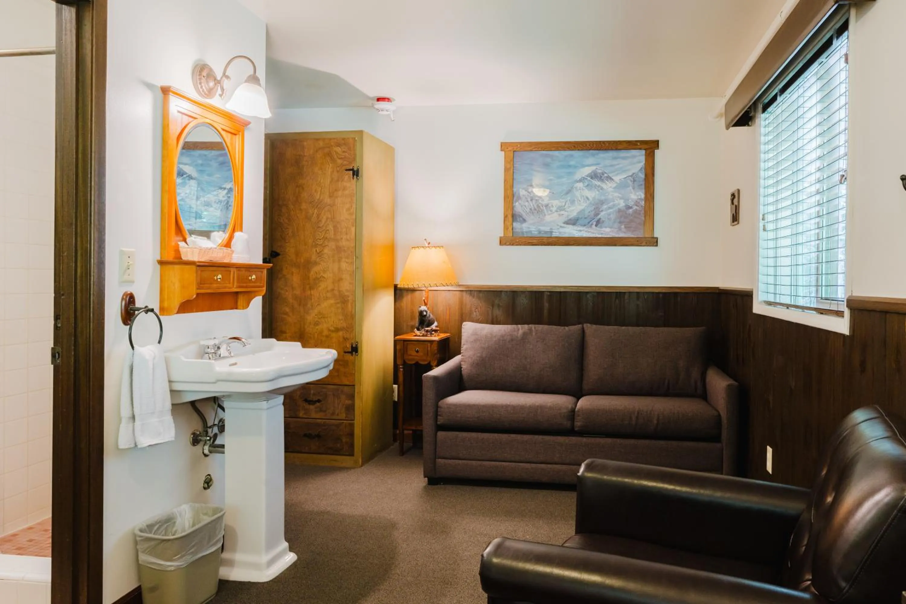 Living room in Crystal Mountain Hotels