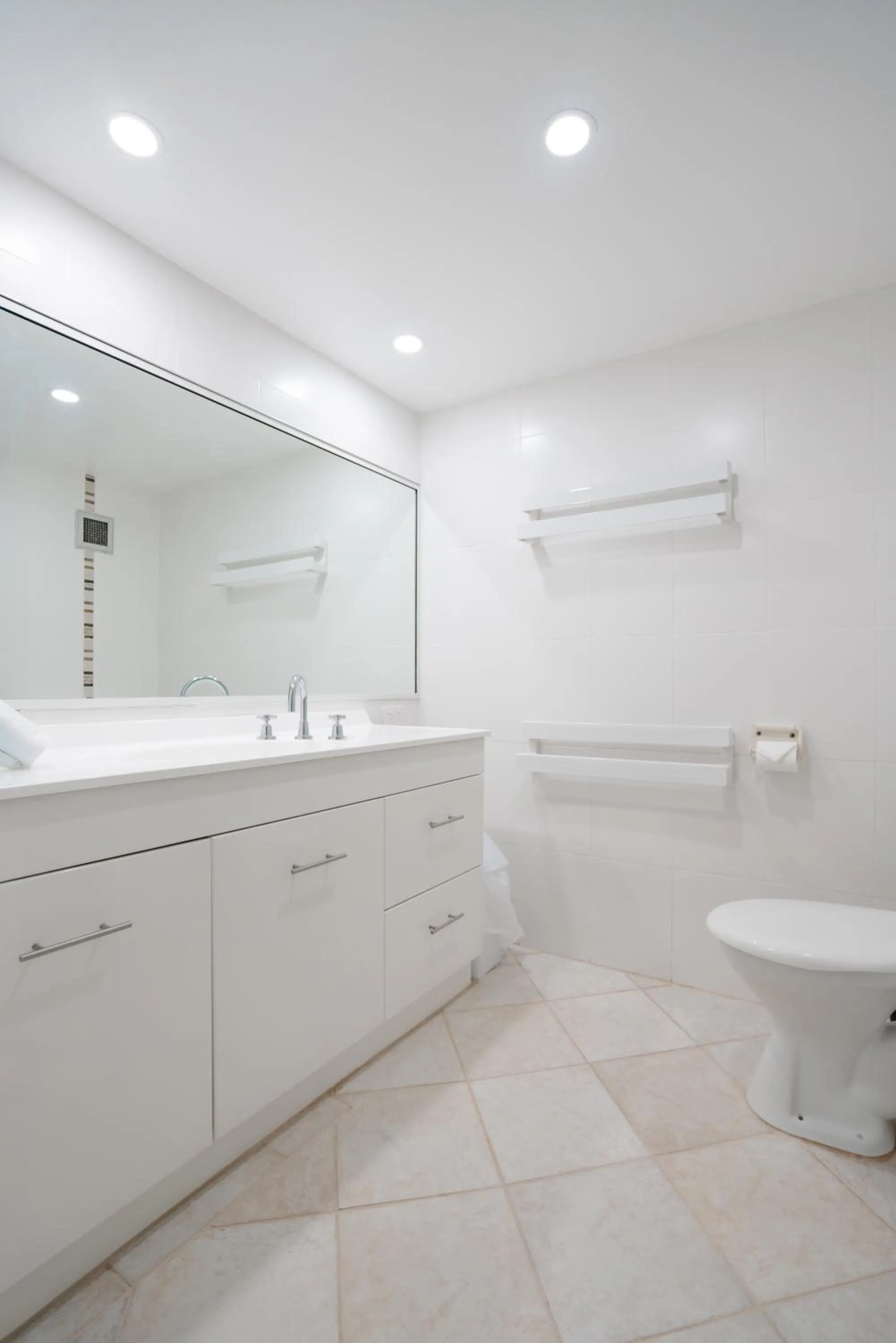 Toilet in Cashelmara Beachfront Apartments