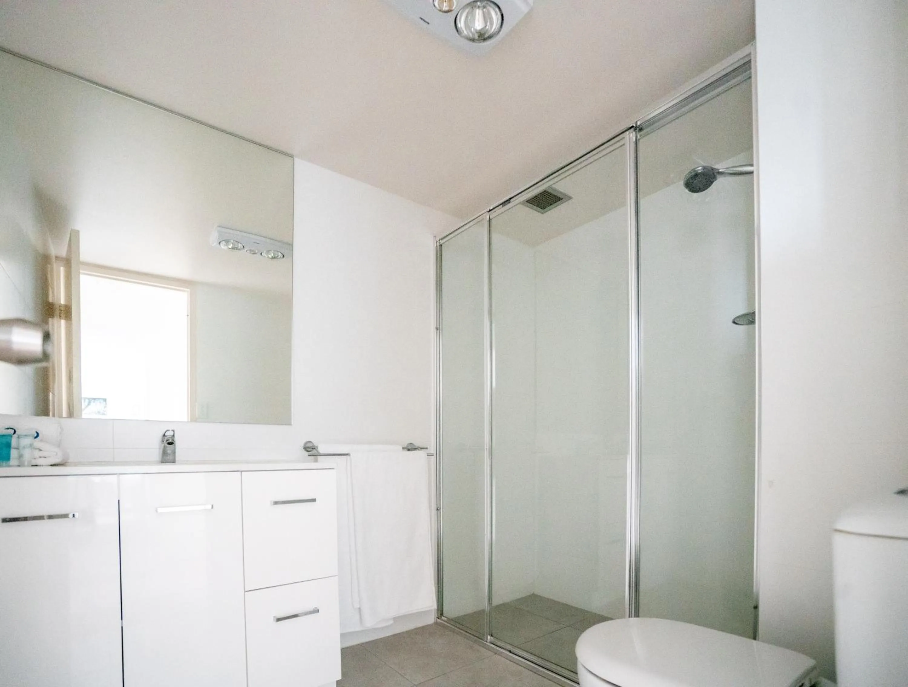 Shower in Cashelmara Beachfront Apartments