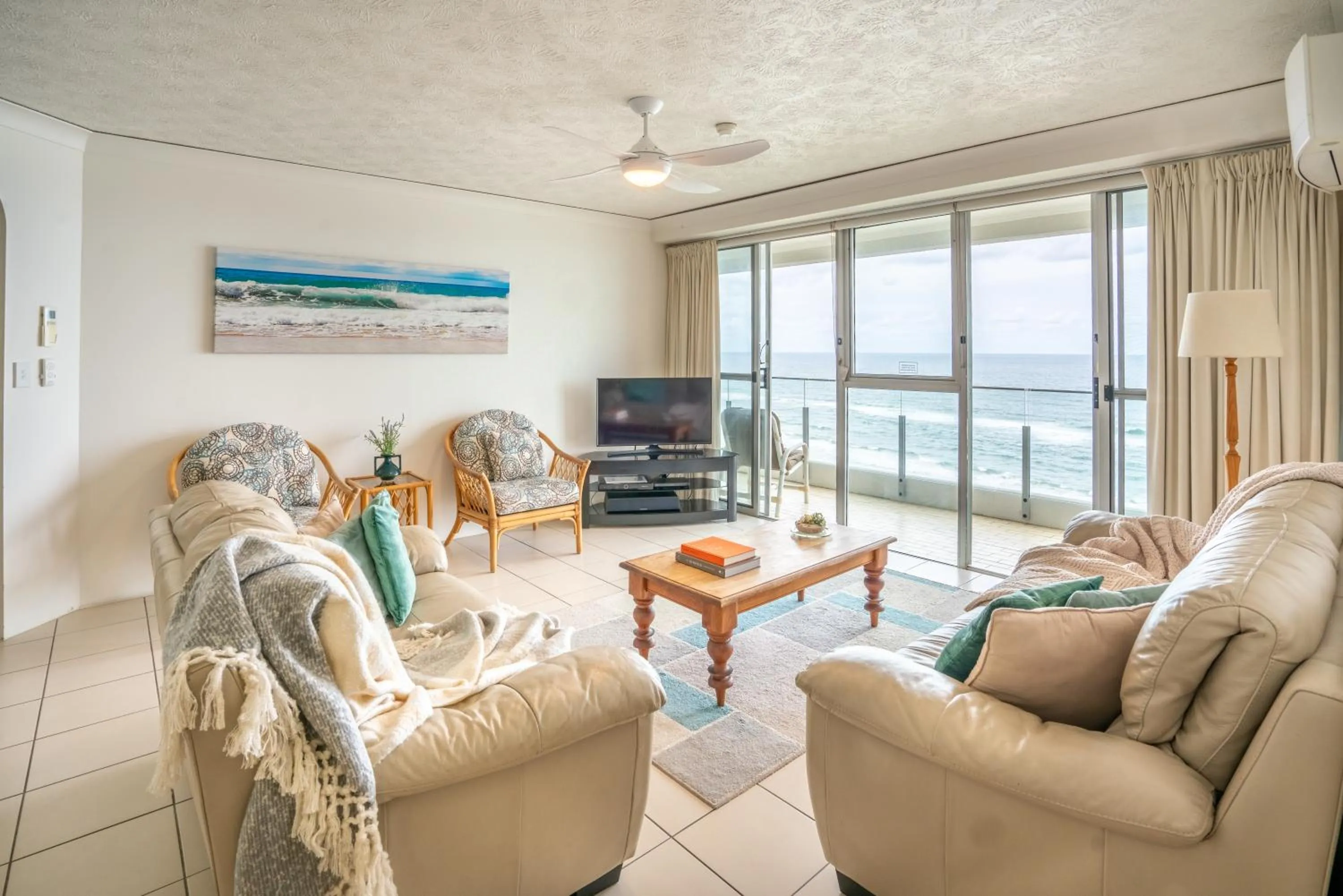 TV and multimedia in Cashelmara Beachfront Apartments