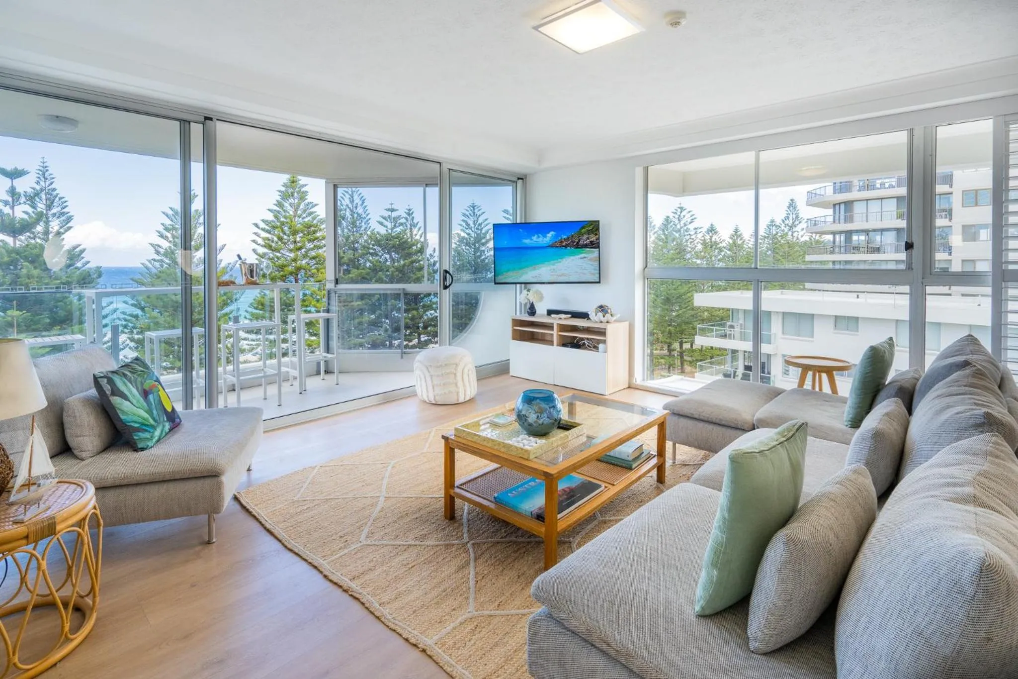 Communal lounge/ TV room in Cashelmara Beachfront Apartments