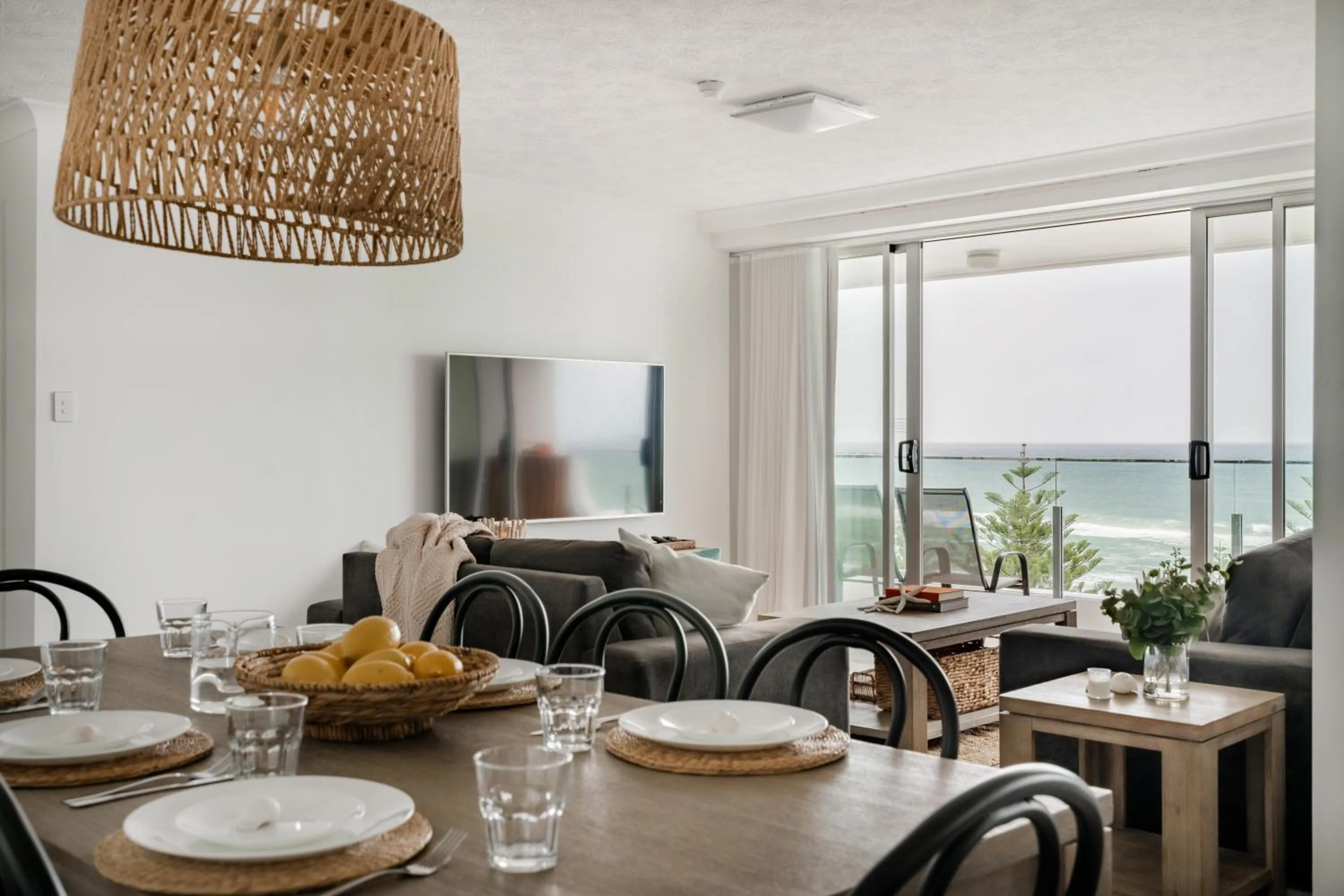 Dining area in Cashelmara Beachfront Apartments