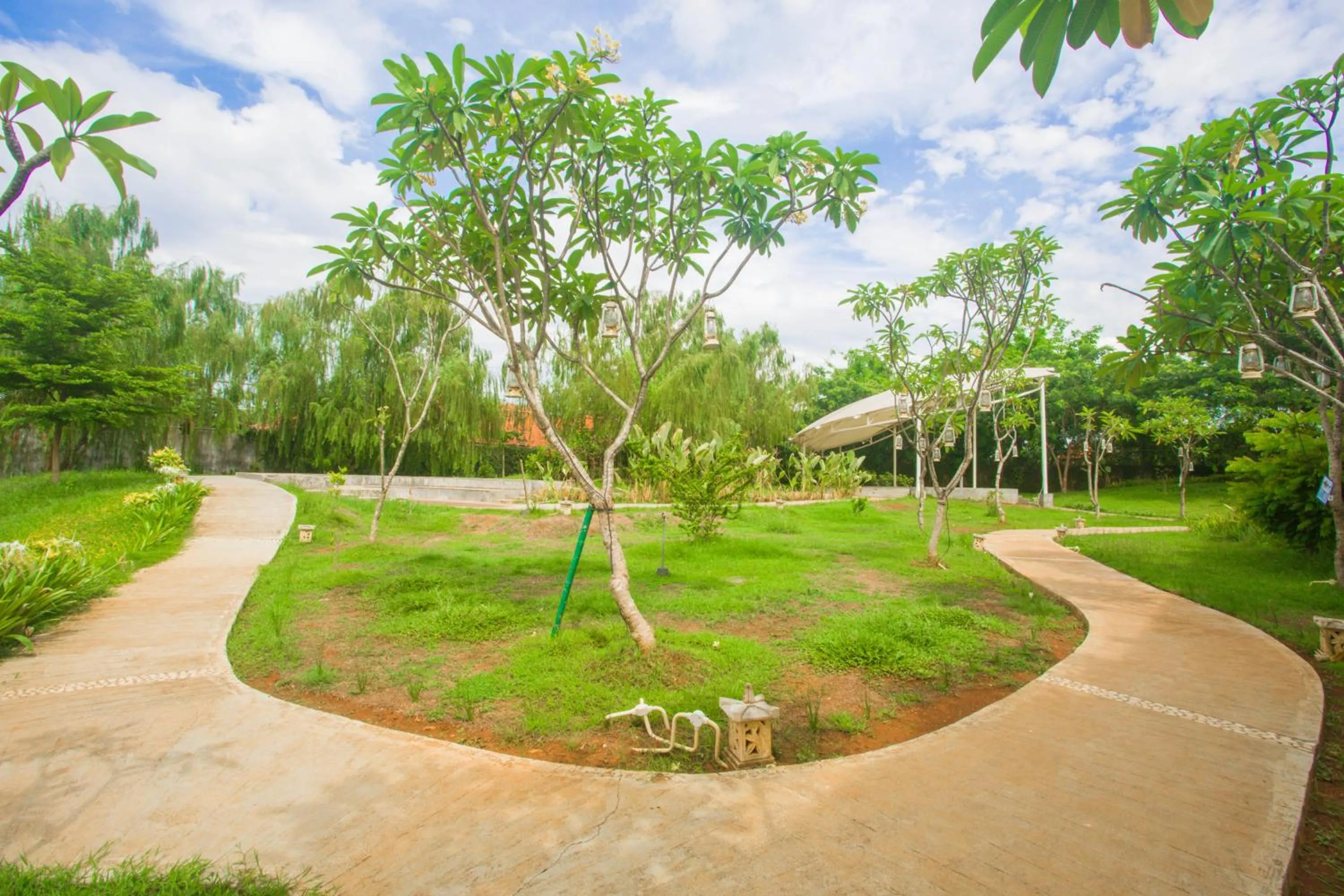 Garden in Front One Akshaya Hotel Karawang
