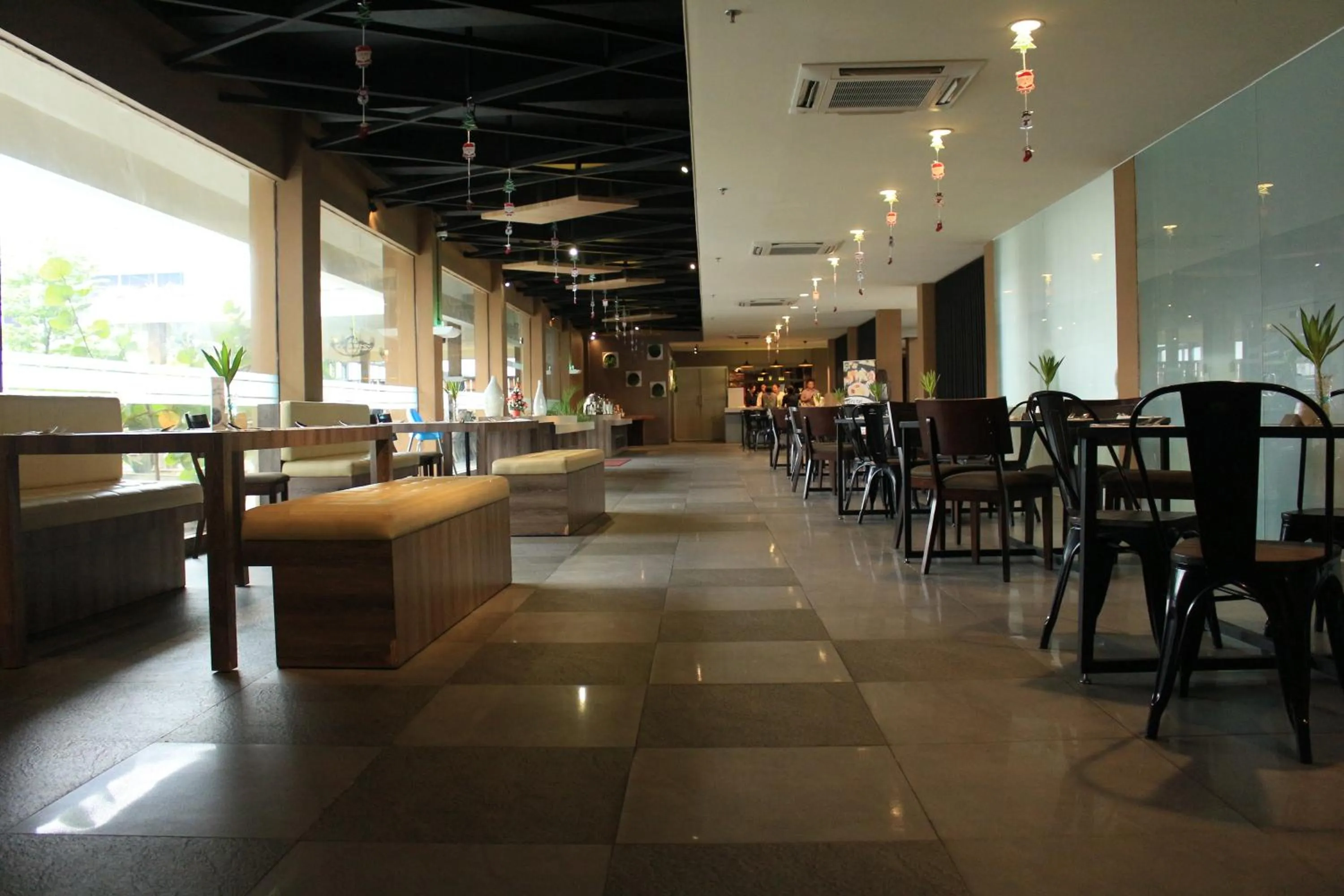 Restaurant/places to eat in Front One Akshaya Hotel Karawang