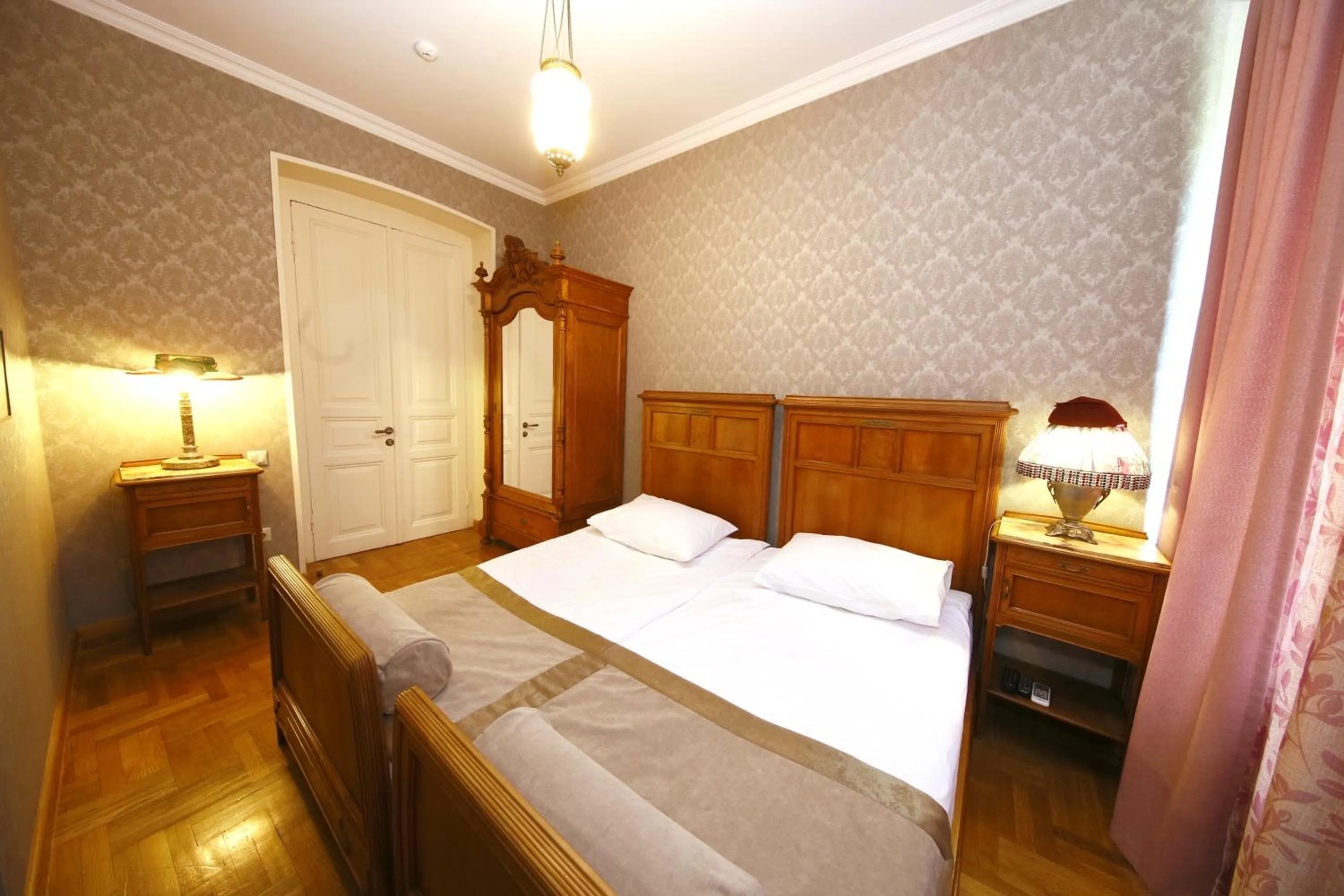 Bed in Bloom Boutique Hotel