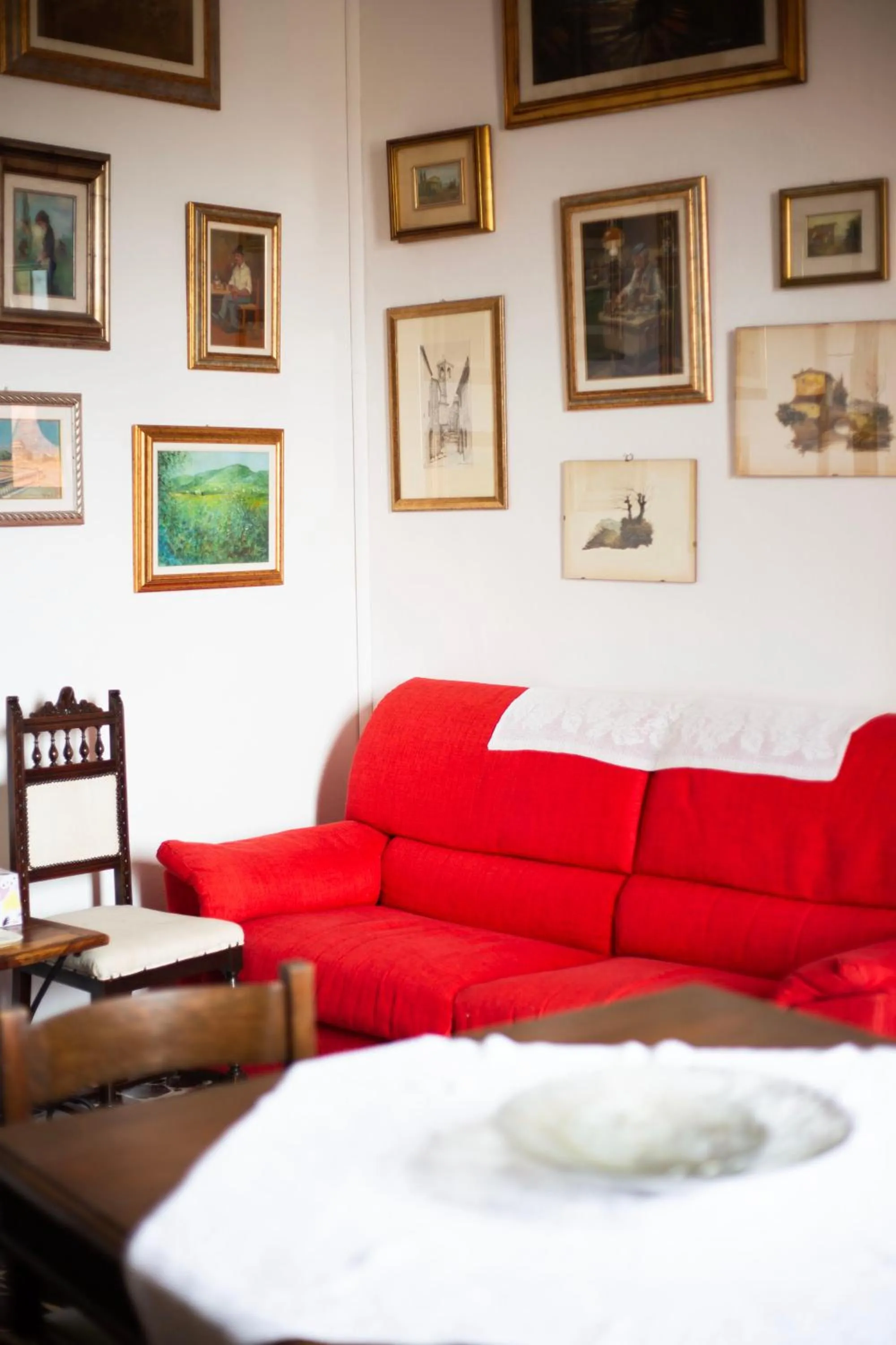 Communal lounge/ TV room in Albergo Pensione Bartoli