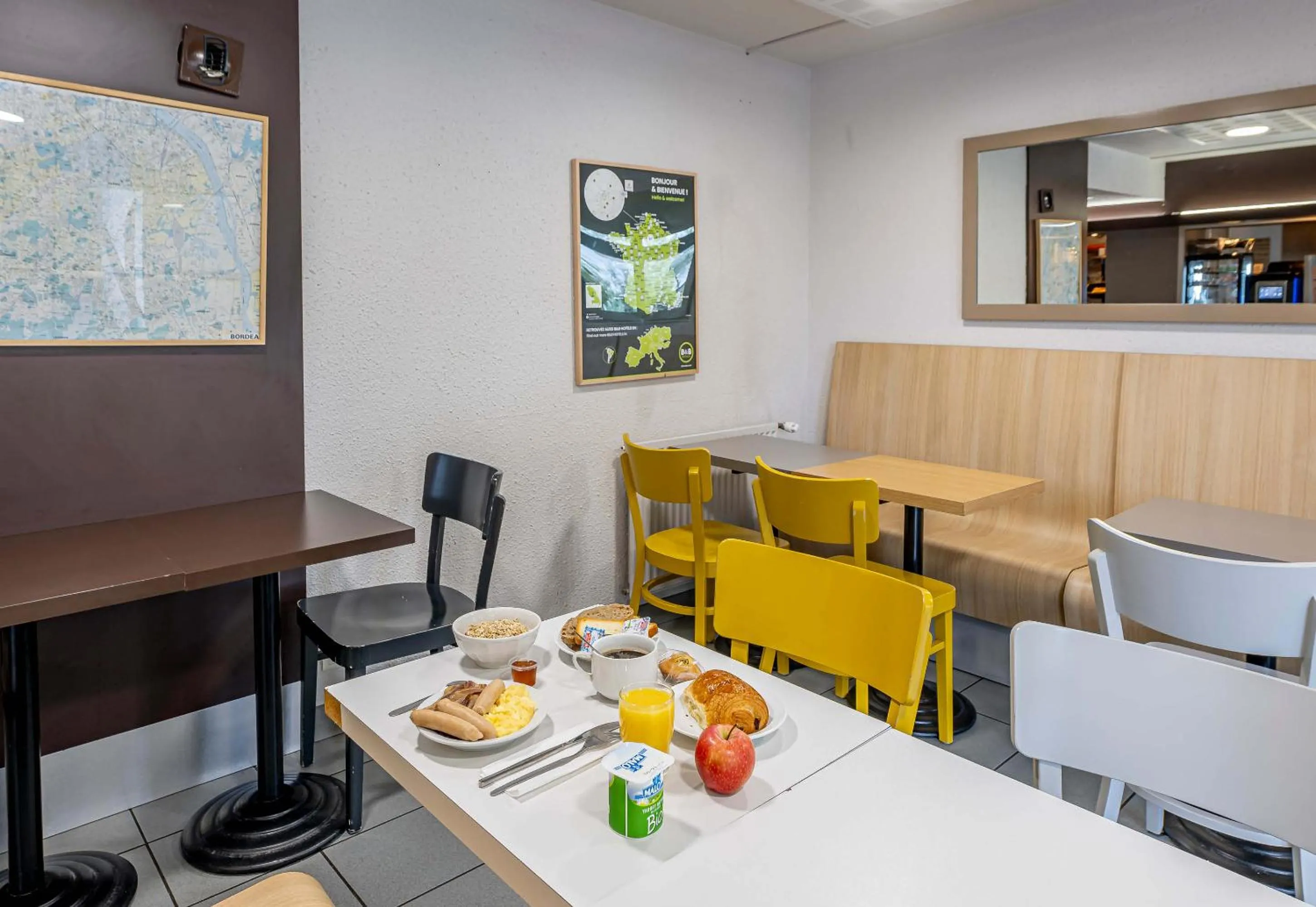 Dining area in B&B HOTEL Bordeaux Sud