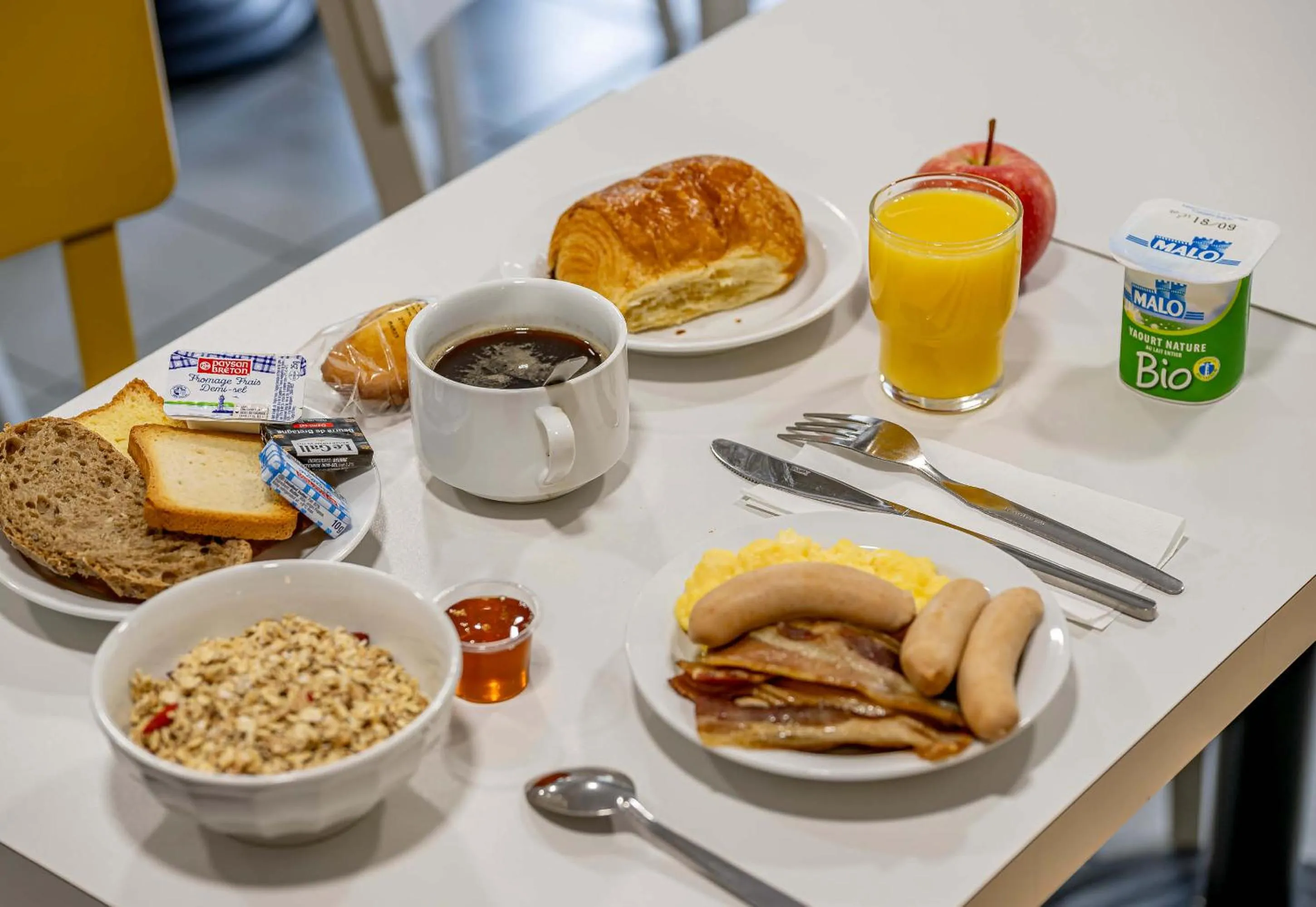 Breakfast in B&B HOTEL Bordeaux Sud