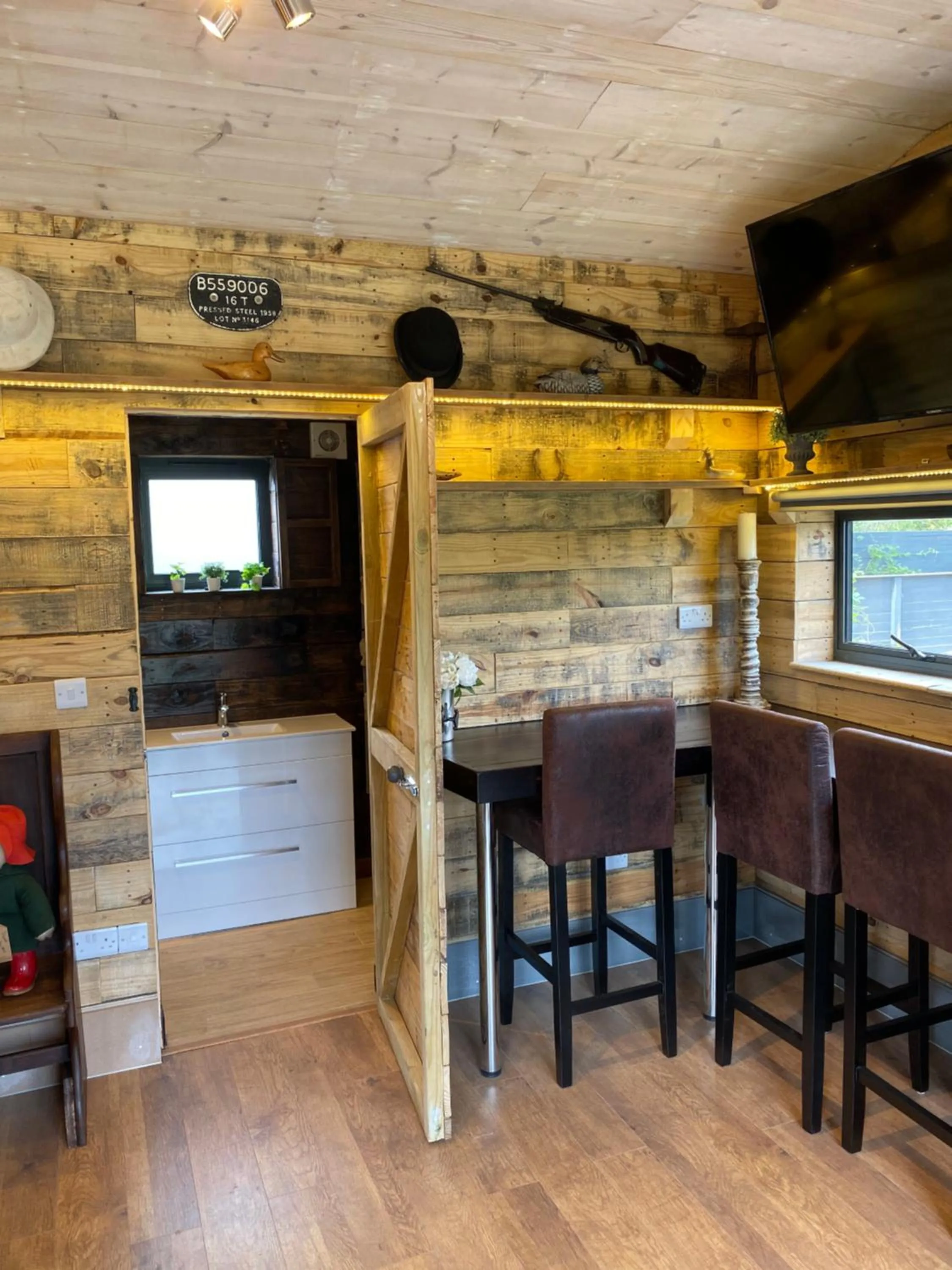 Dining area in Windsor Studio East