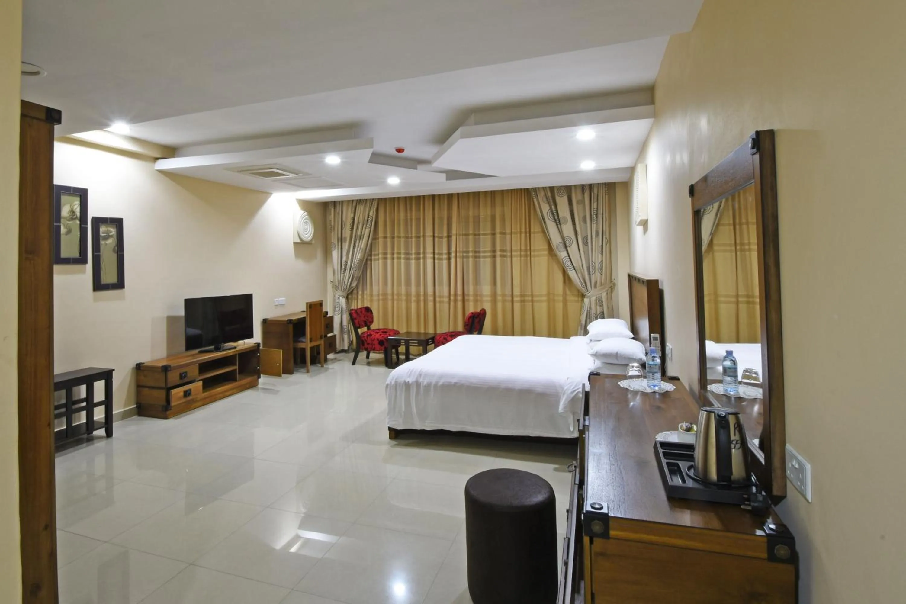 Photo of the whole room in Imperial Golf View Hotel