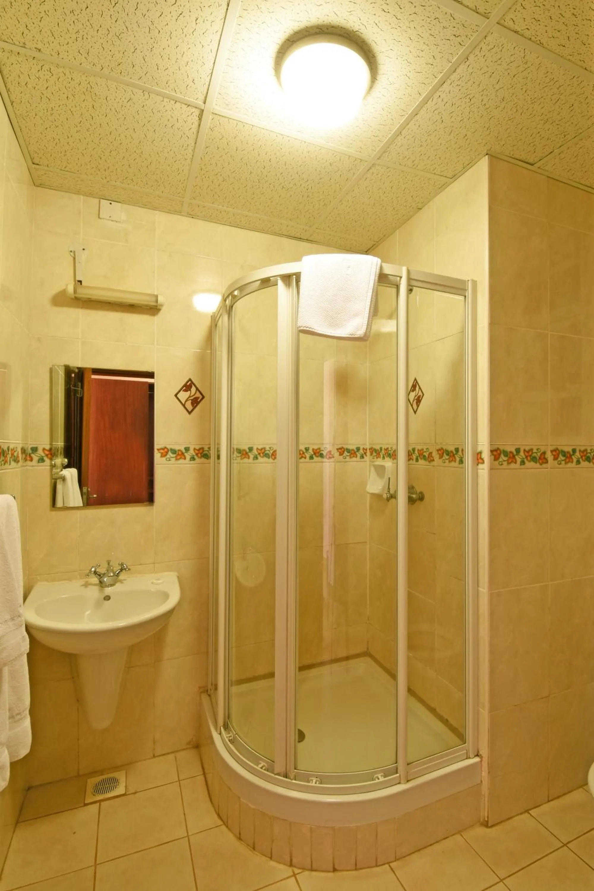 Shower in Imperial Golf View Hotel