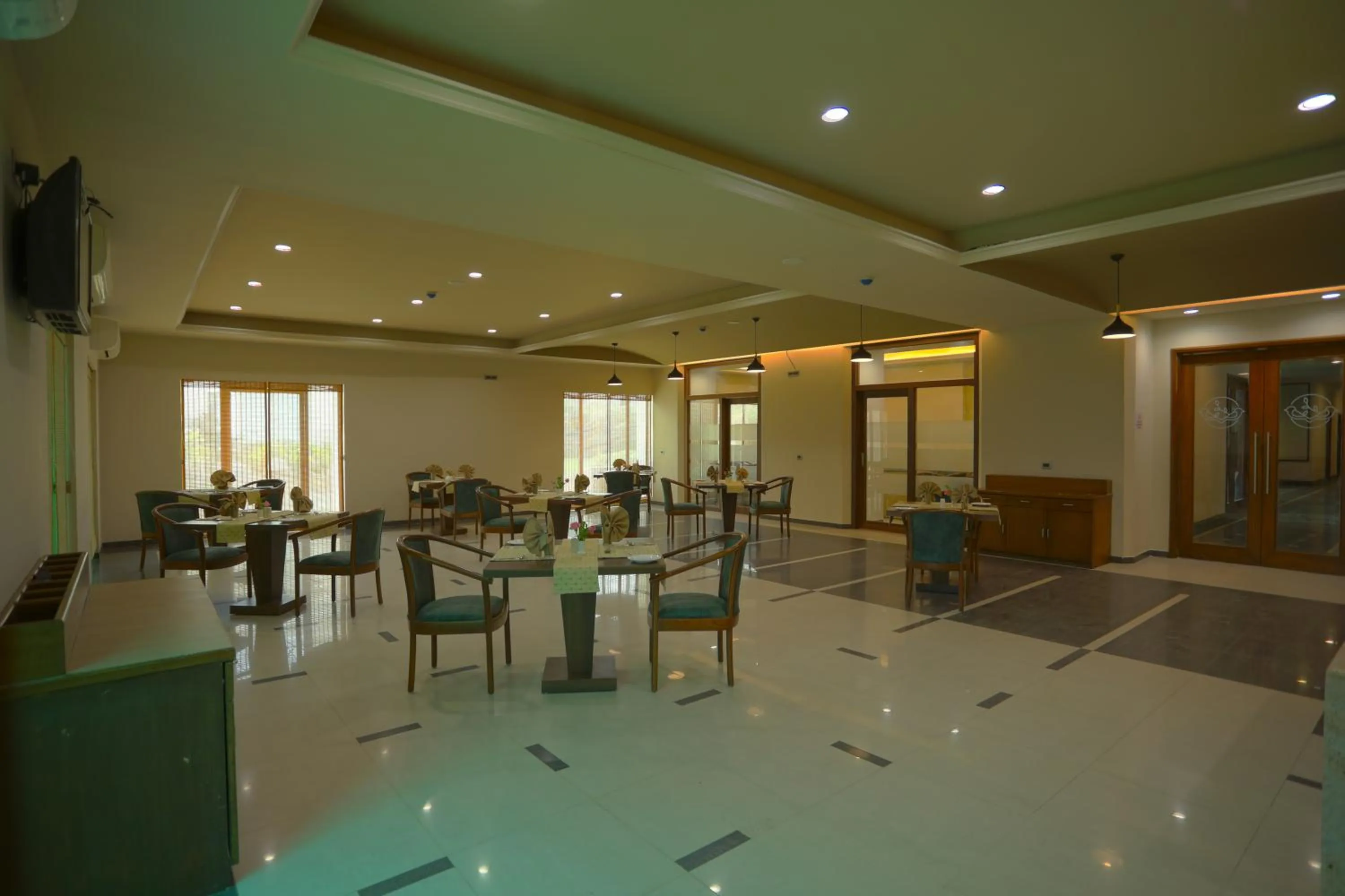 Restaurant/places to eat in Renest Gandhidham