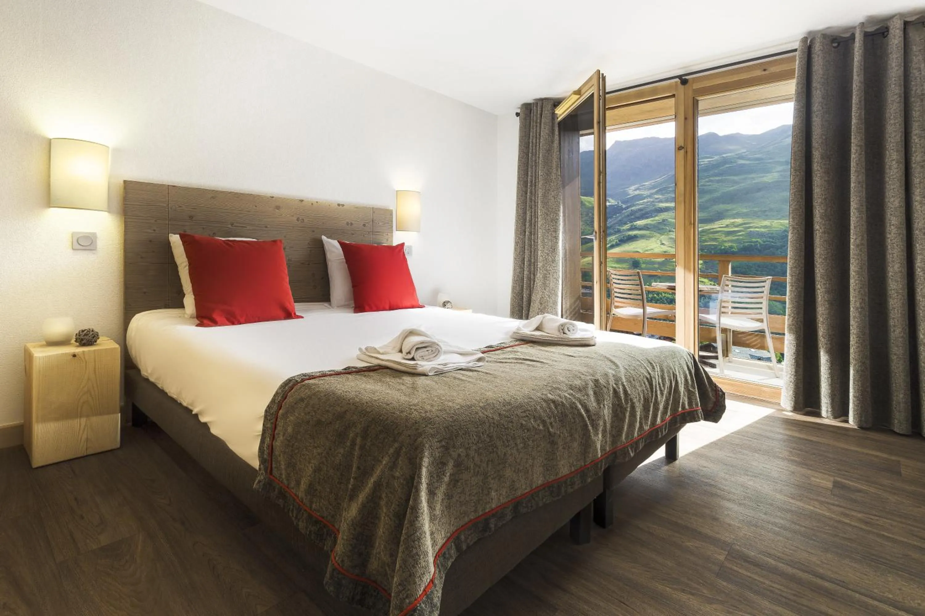 Bedroom, Bed in Résidence Club mmv Le Cœur des Loges ****