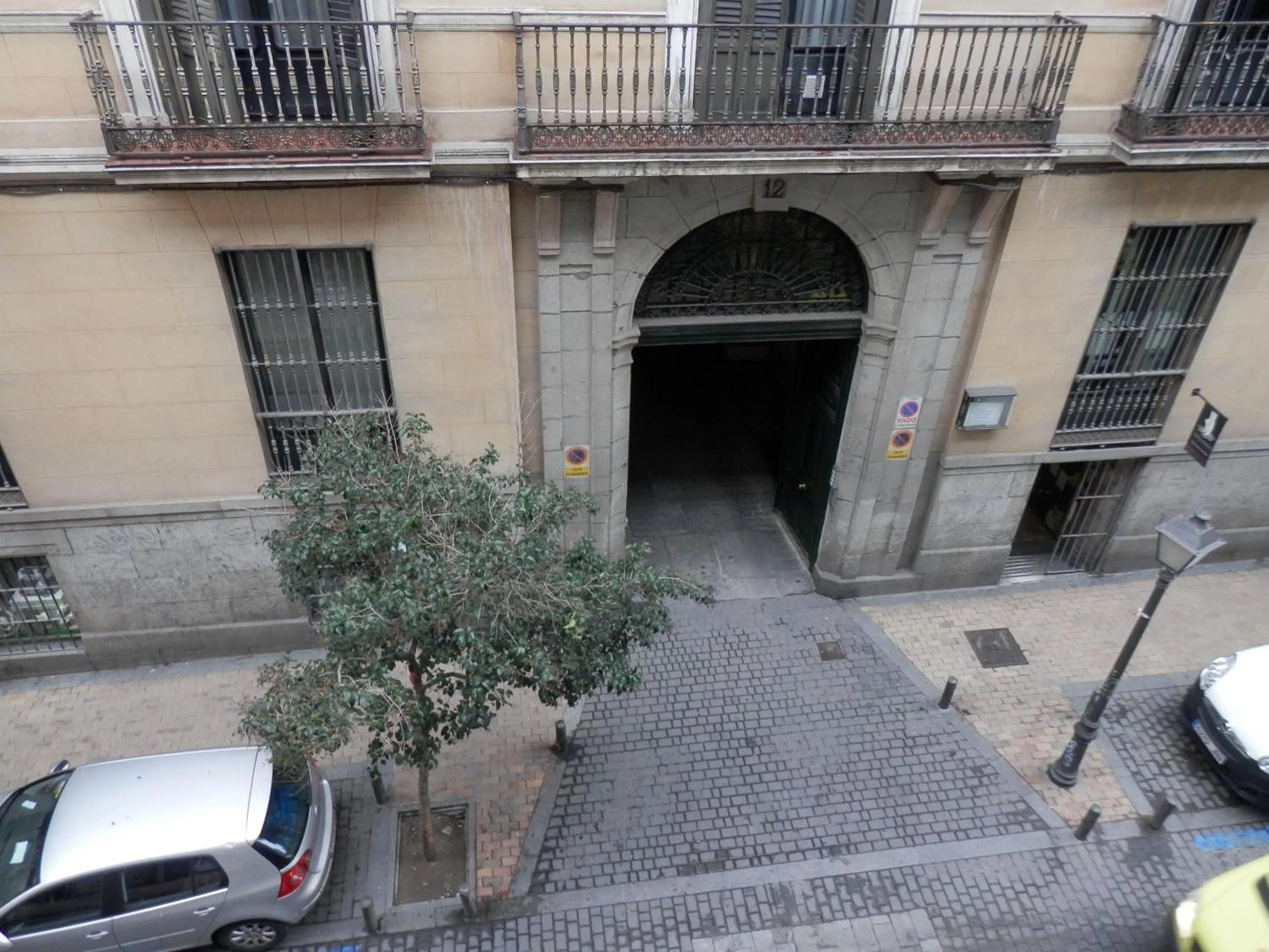 Facade/entrance in Hostal del Pez Azul