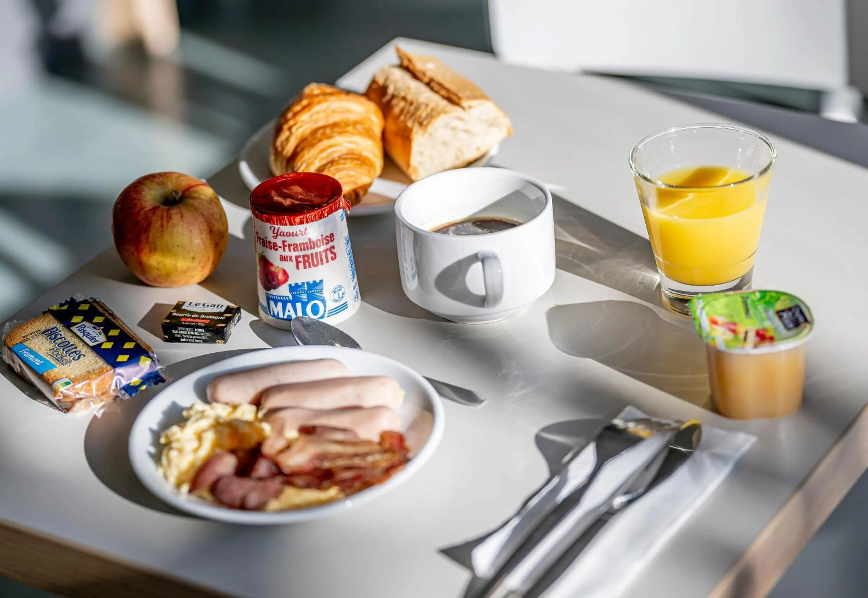 Breakfast in B&B HOTEL Bordeaux Lac sur Bruges