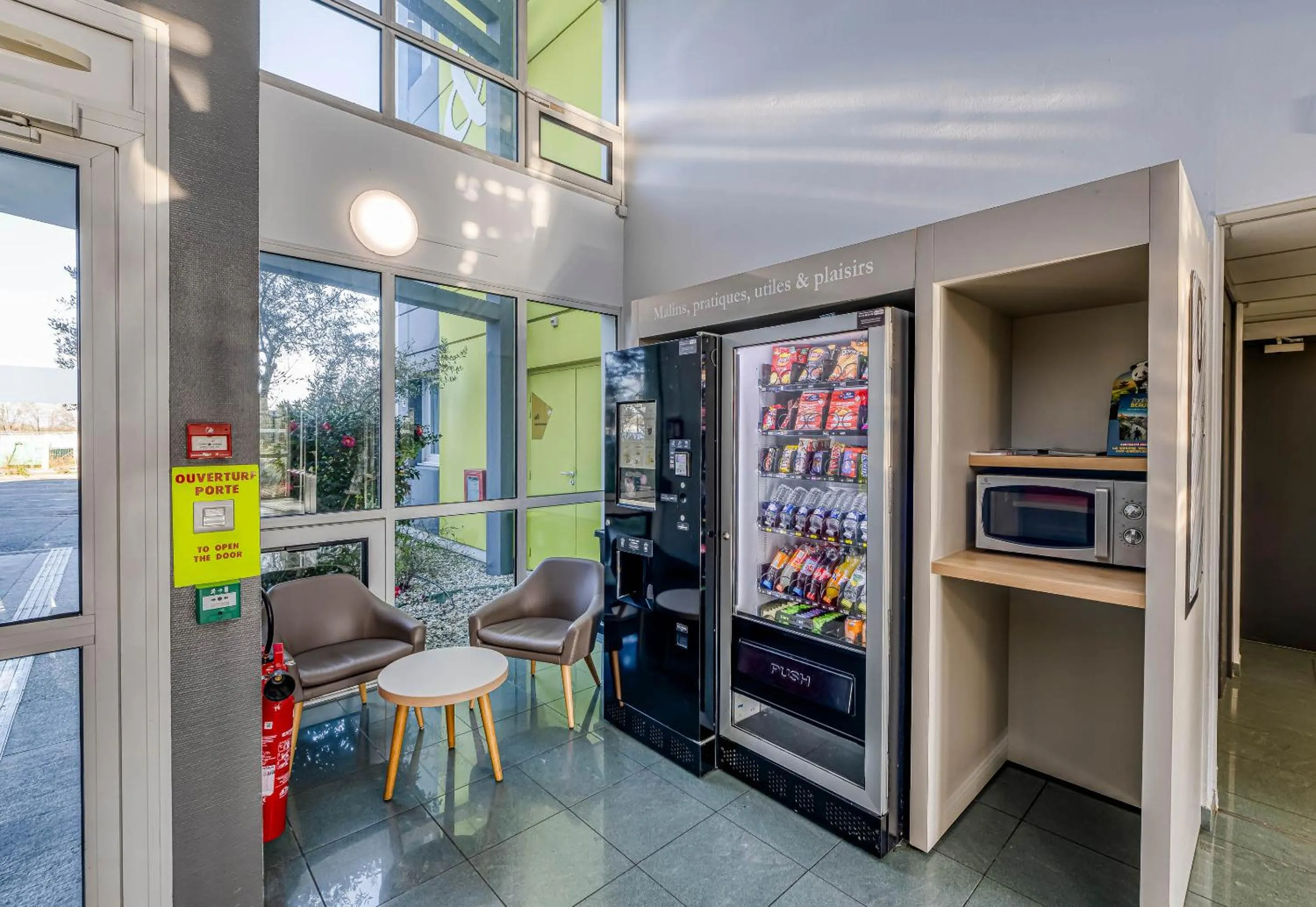 vending machine in B&B HOTEL Bordeaux Lac sur Bruges