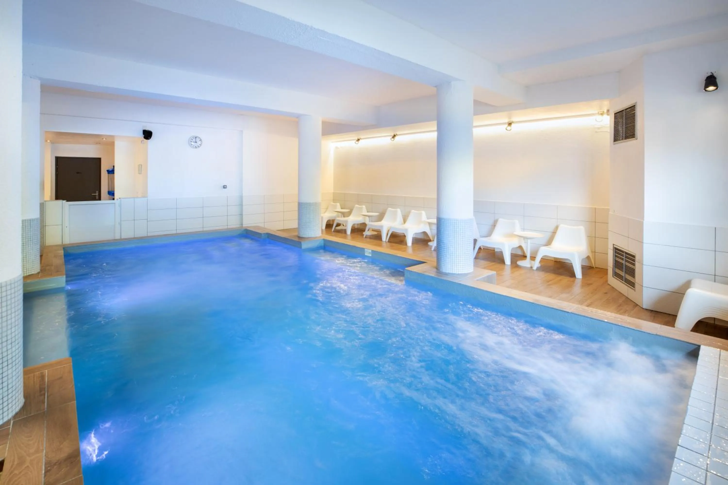 Swimming pool in SOWELL Family Valfrejus