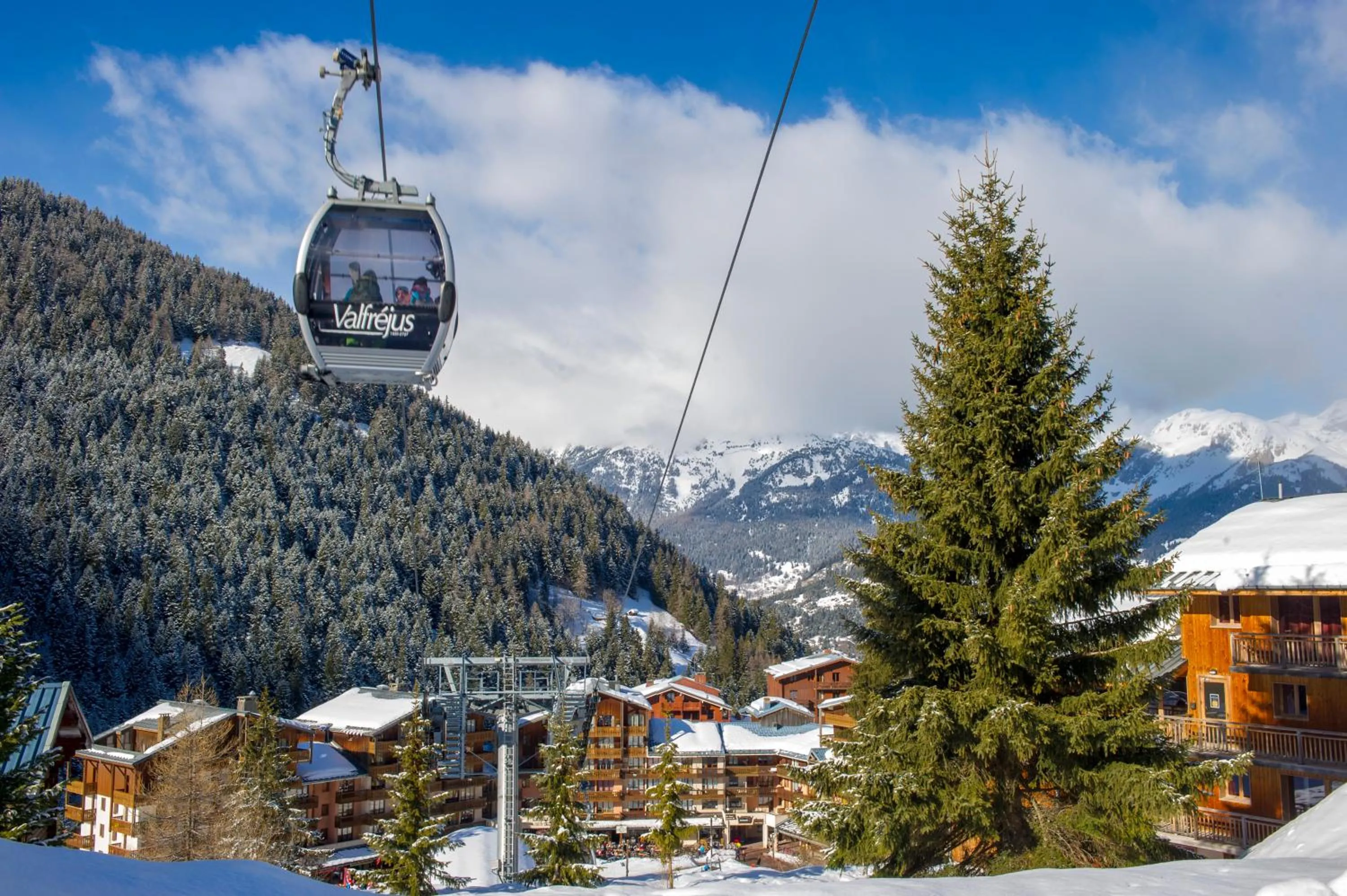 Skiing in SOWELL Family Valfrejus