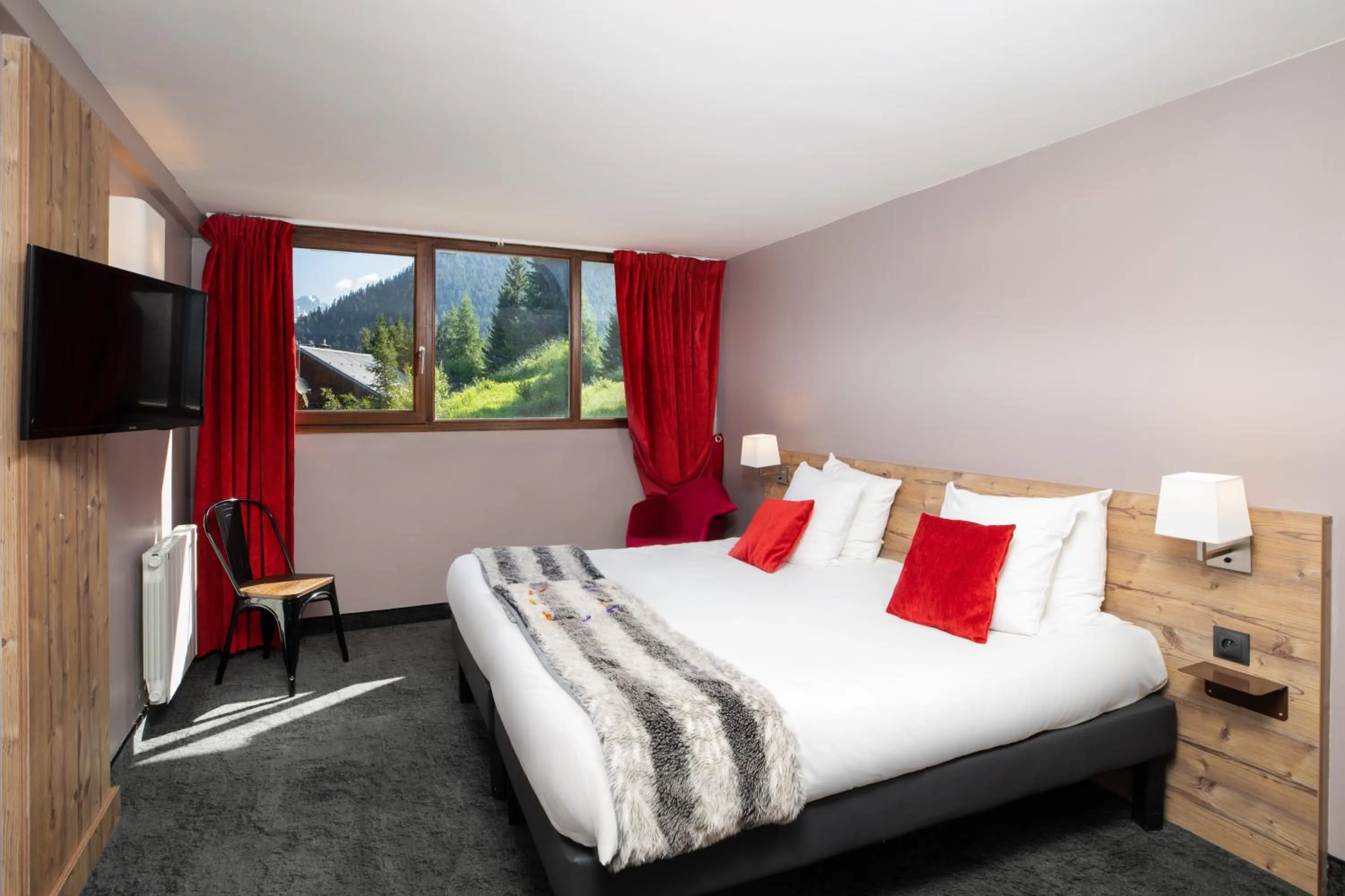 Bedroom, Bed in SOWELL Family Valfrejus