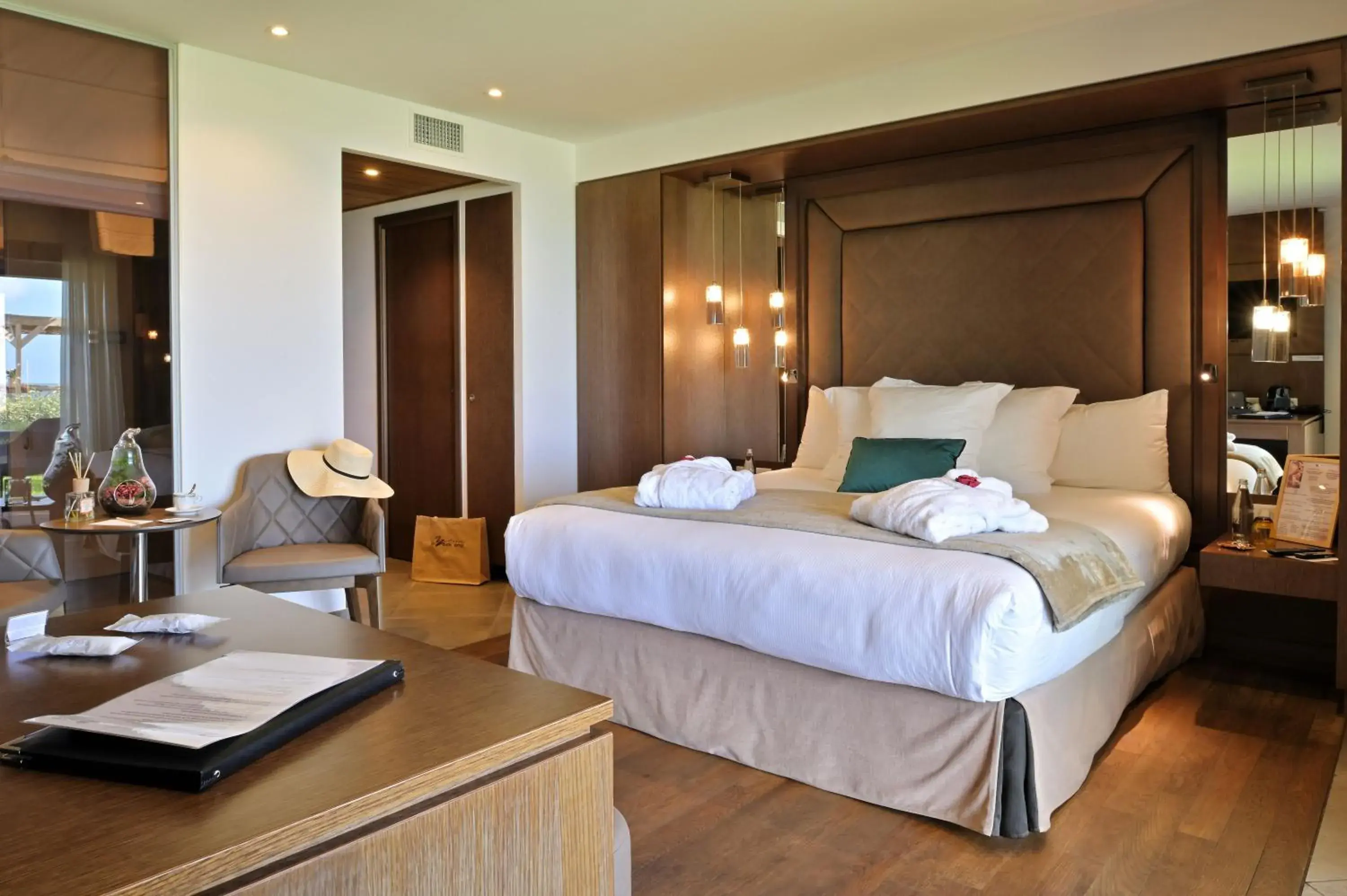 Junior Suite with Sea View and Terrace - Disability Access in Hôtel Le Week end Junior Suite with Sea View and Terrace - Disability Access in Hôtel Le Week end