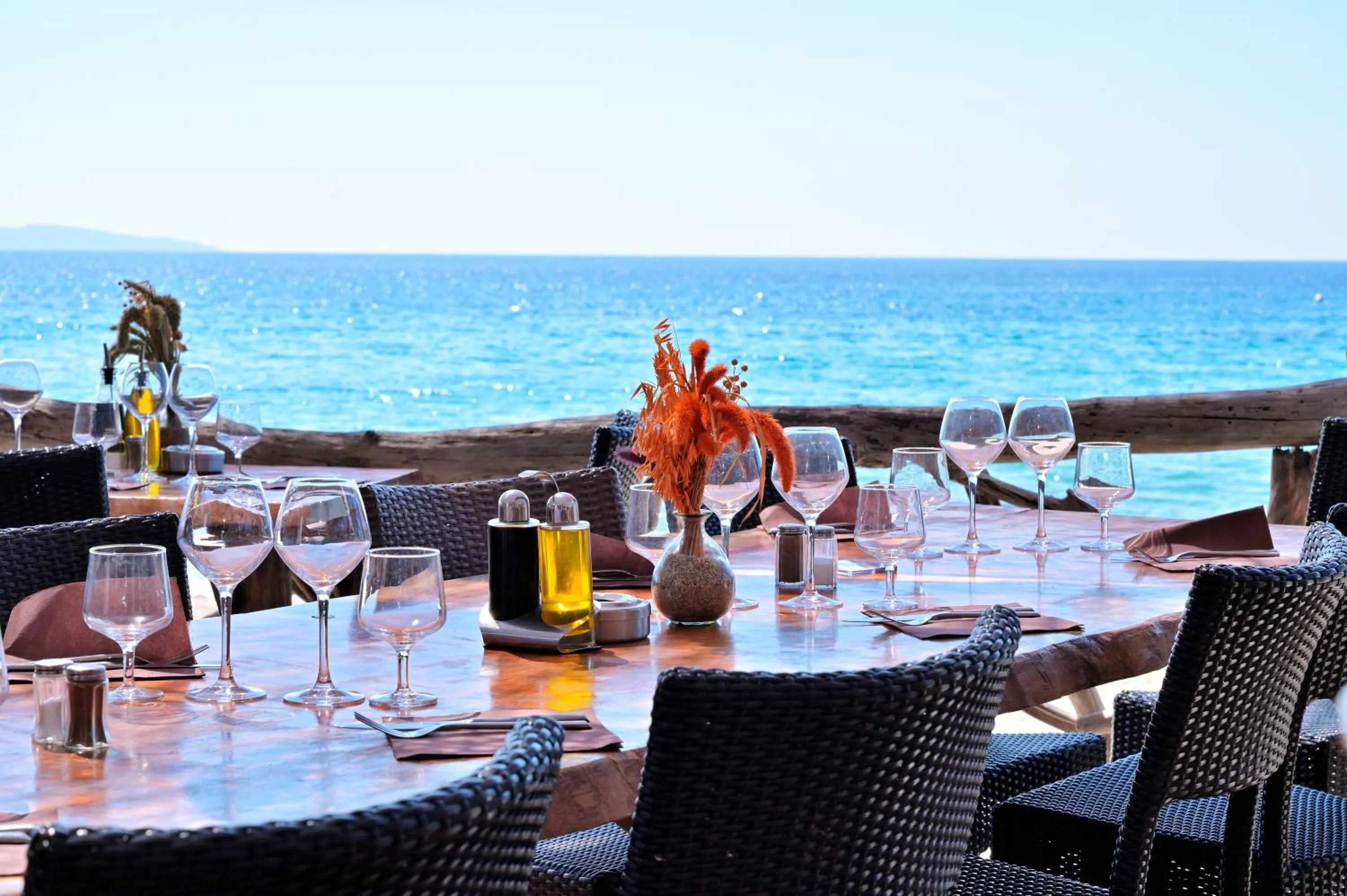 Restaurant/places to eat in Hôtel Le Week end