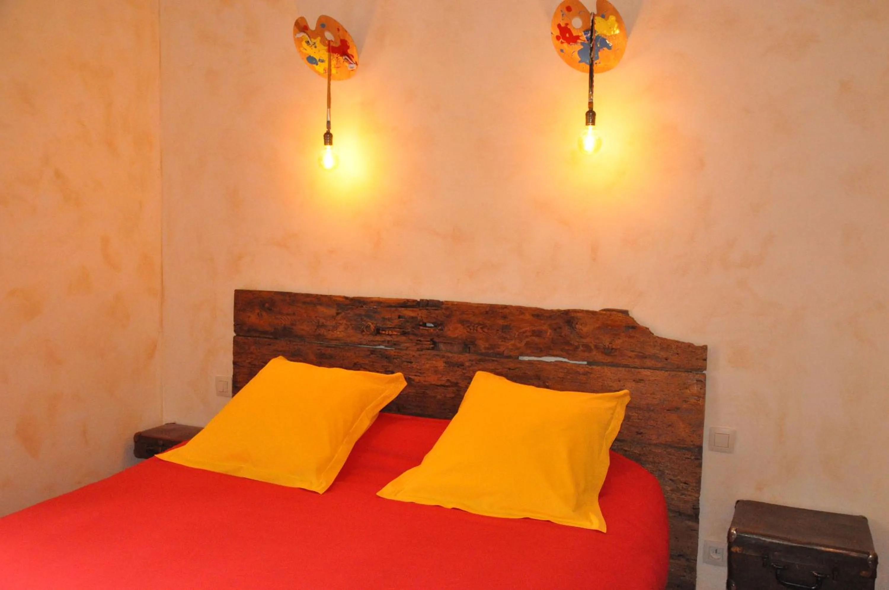 Photo of the whole room, Bed in La Tour Du Terroir