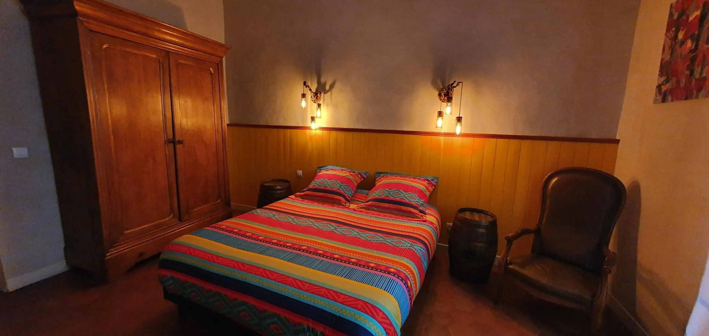 Photo of the whole room, Bed in La Tour Du Terroir