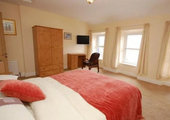 Day, Bed in The Seaview Tavern