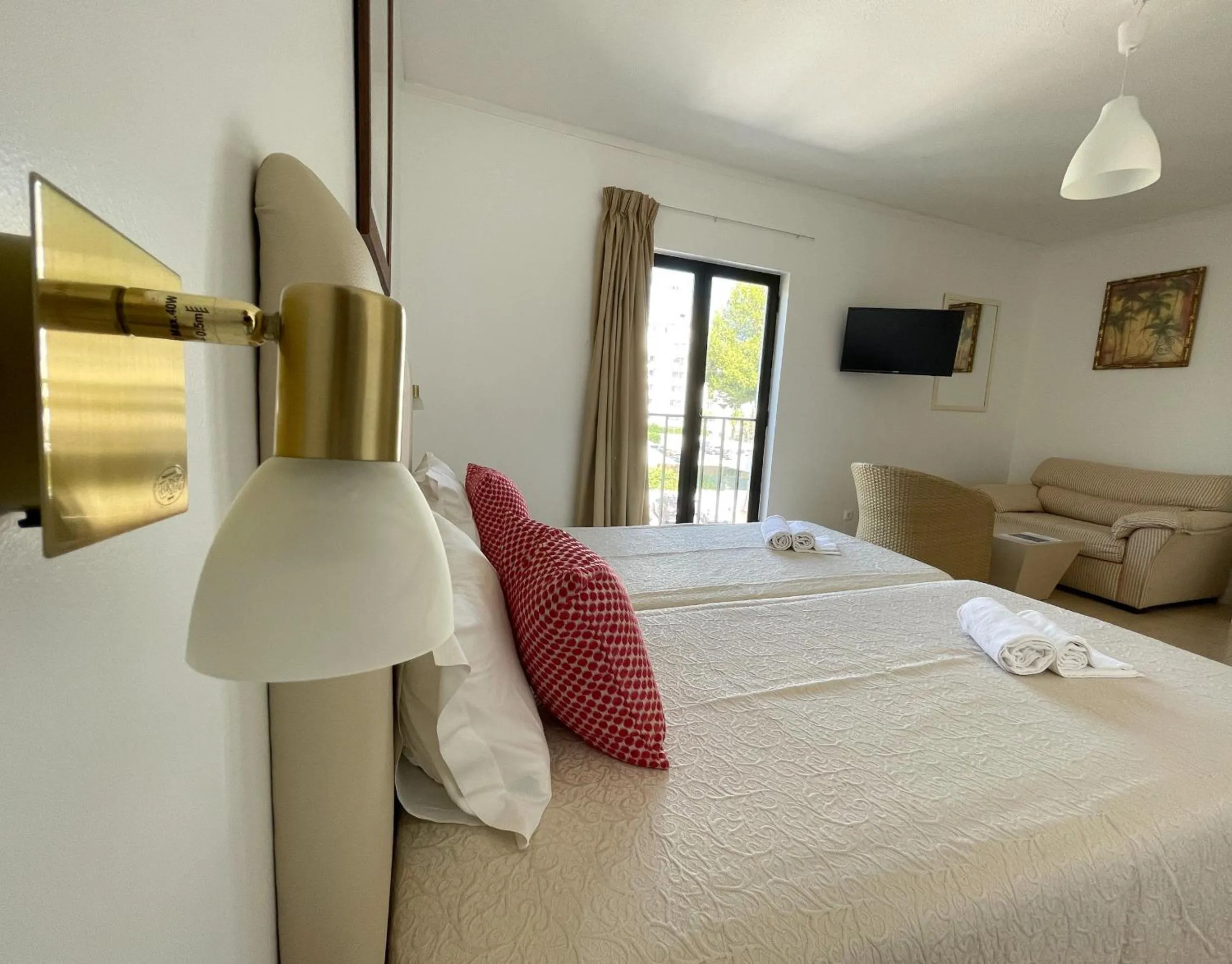 Communal lounge/ TV room, Bed in Mouraliz Apartments by HD PROPERTIES - Vilamoura Marina