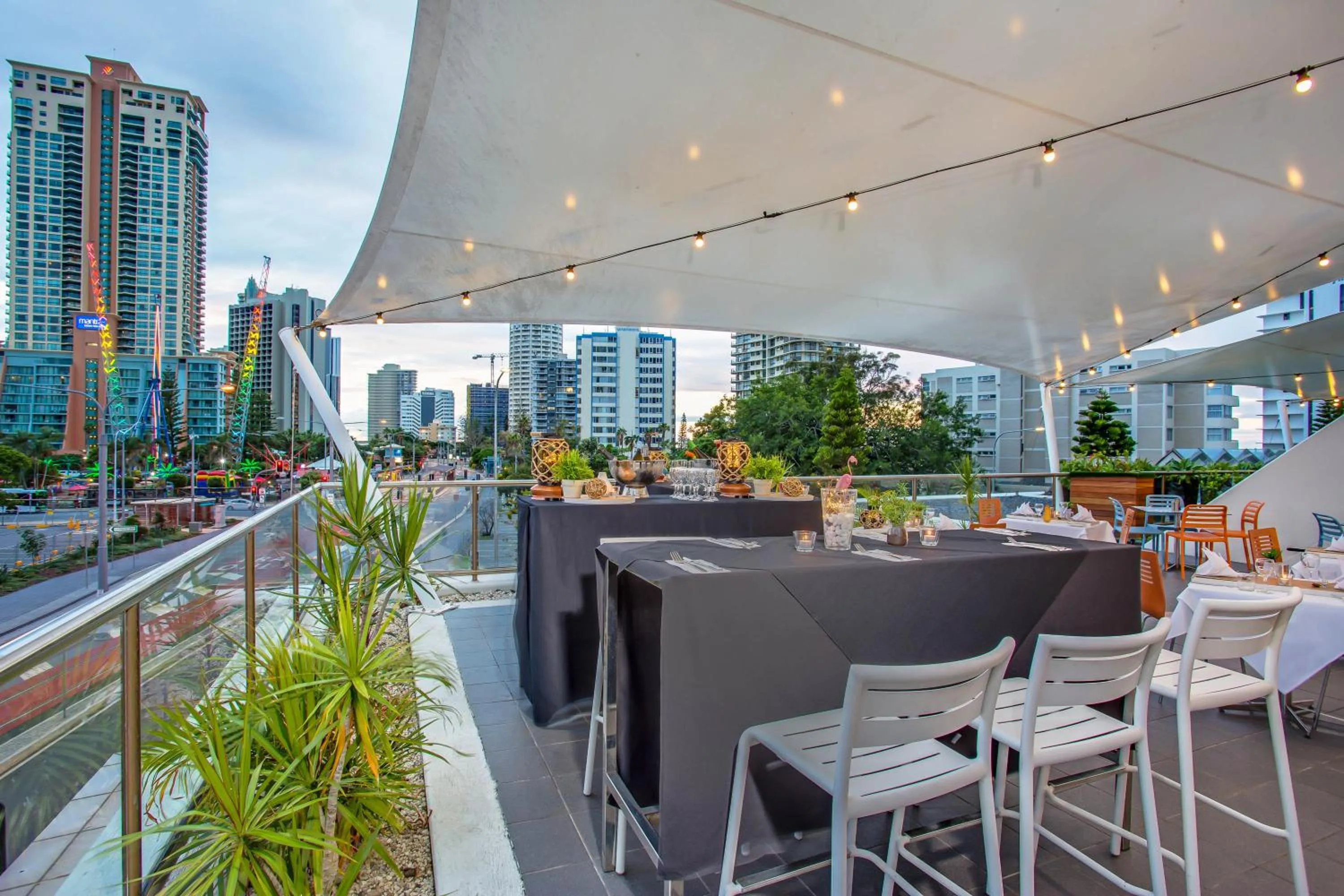 Restaurant/places to eat in Mantra on View