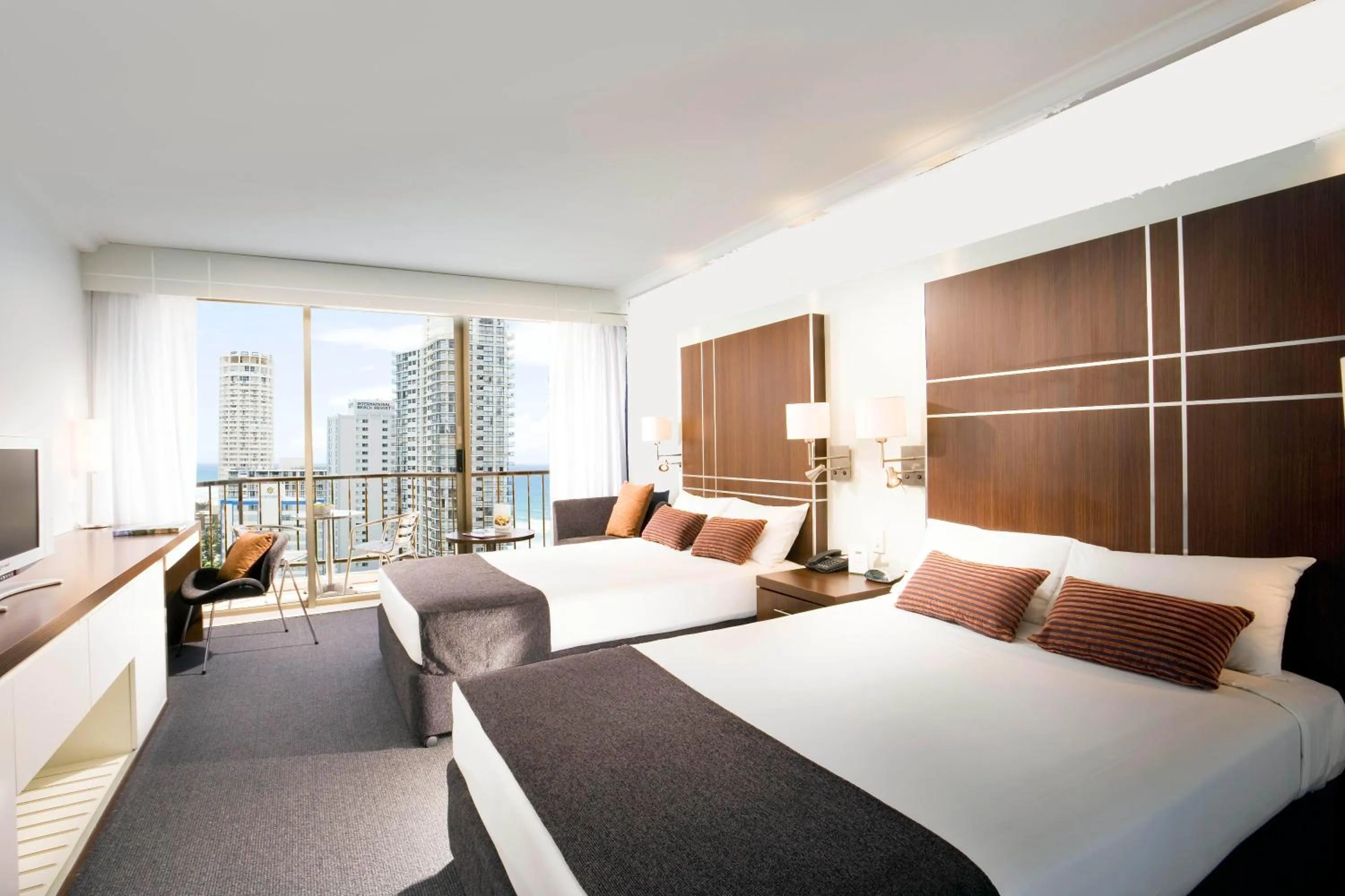 Balcony/Terrace, Bed in Mantra on View